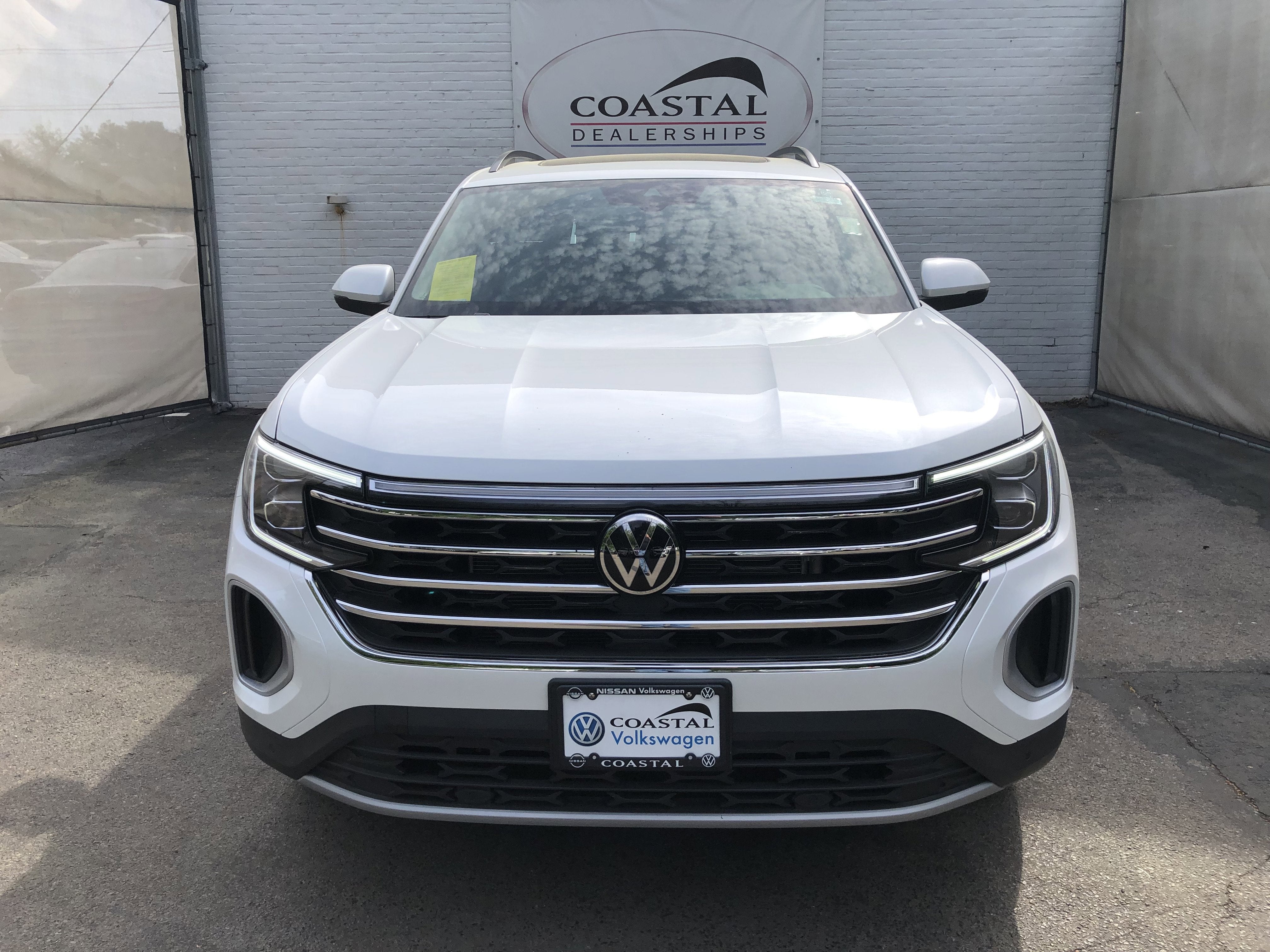 2026 Volkswagen Atlas 2.0T SE w/Technology w/panoramic sunroof
