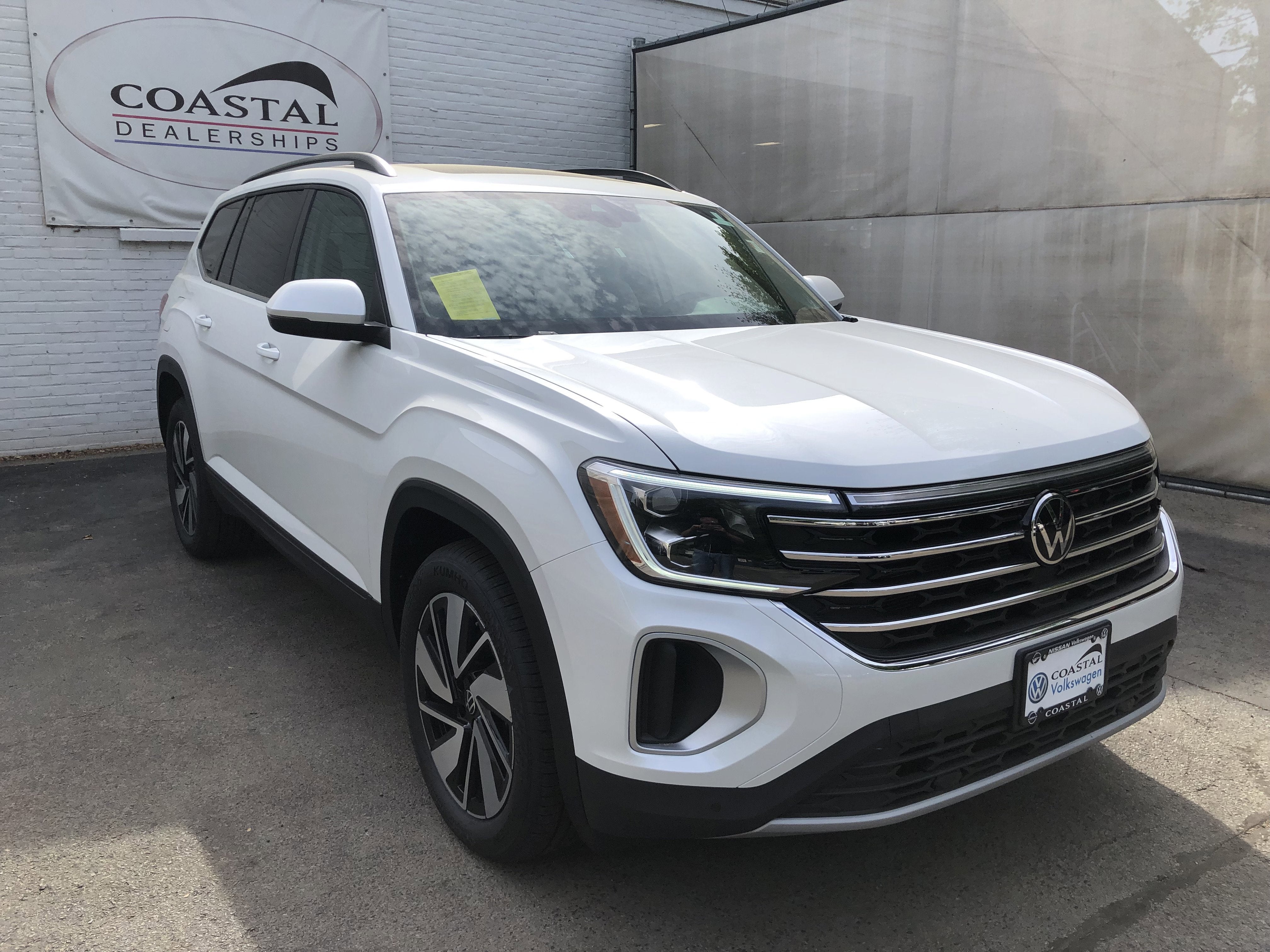 2026 Volkswagen Atlas 2.0T SE w/Technology w/panoramic sunroof