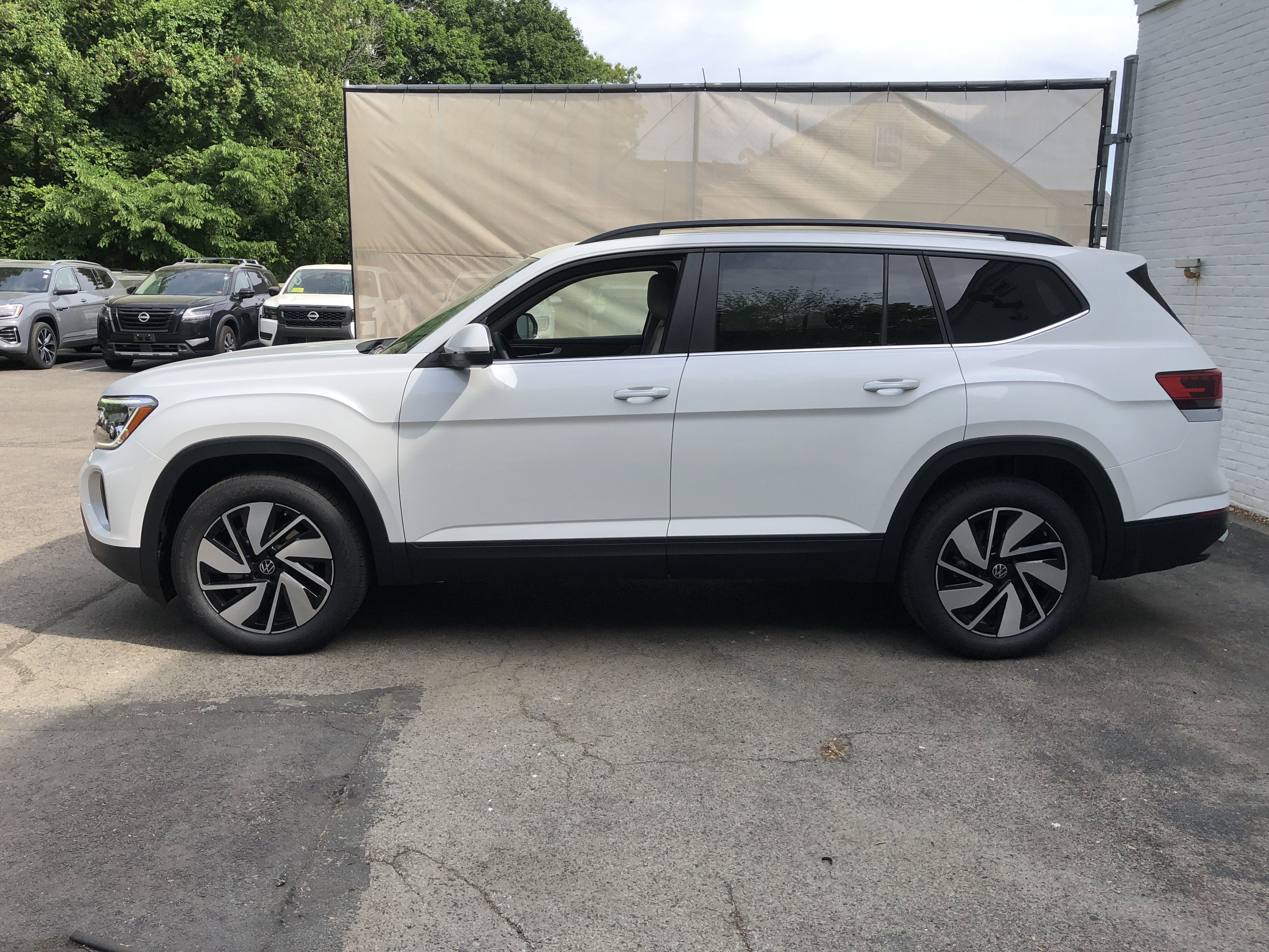 2026 Volkswagen Atlas 2.0T SE w/Technology w/panoramic sunroof