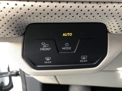 2026 Volkswagen Atlas 2.0T SE w/Technology w/panoramic sunroof