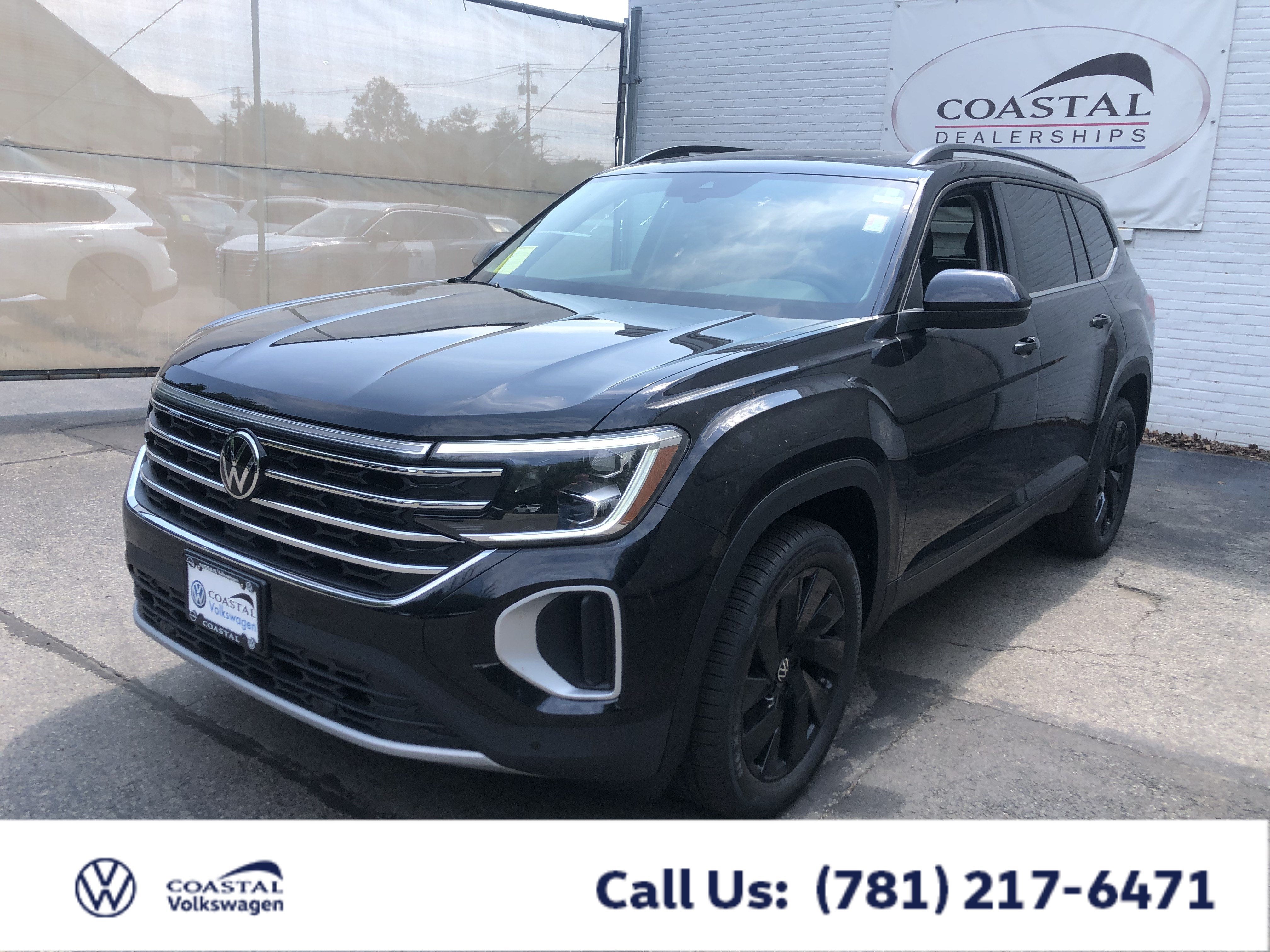 2026 Volkswagen Atlas 2.0T SE w/Technology w/captains chairs, panoramic sunroof and black wheel package