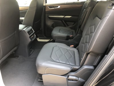 2026 Volkswagen Atlas 2.0T SE w/Technology w/captains chairs, panoramic sunroof and black wheel package