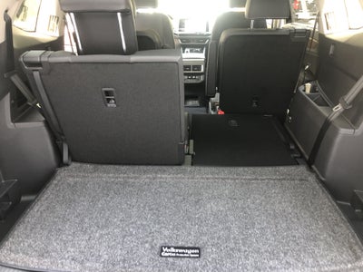 2026 Volkswagen Atlas 2.0T SE w/Technology w/captains chairs, panoramic sunroof and black wheel package
