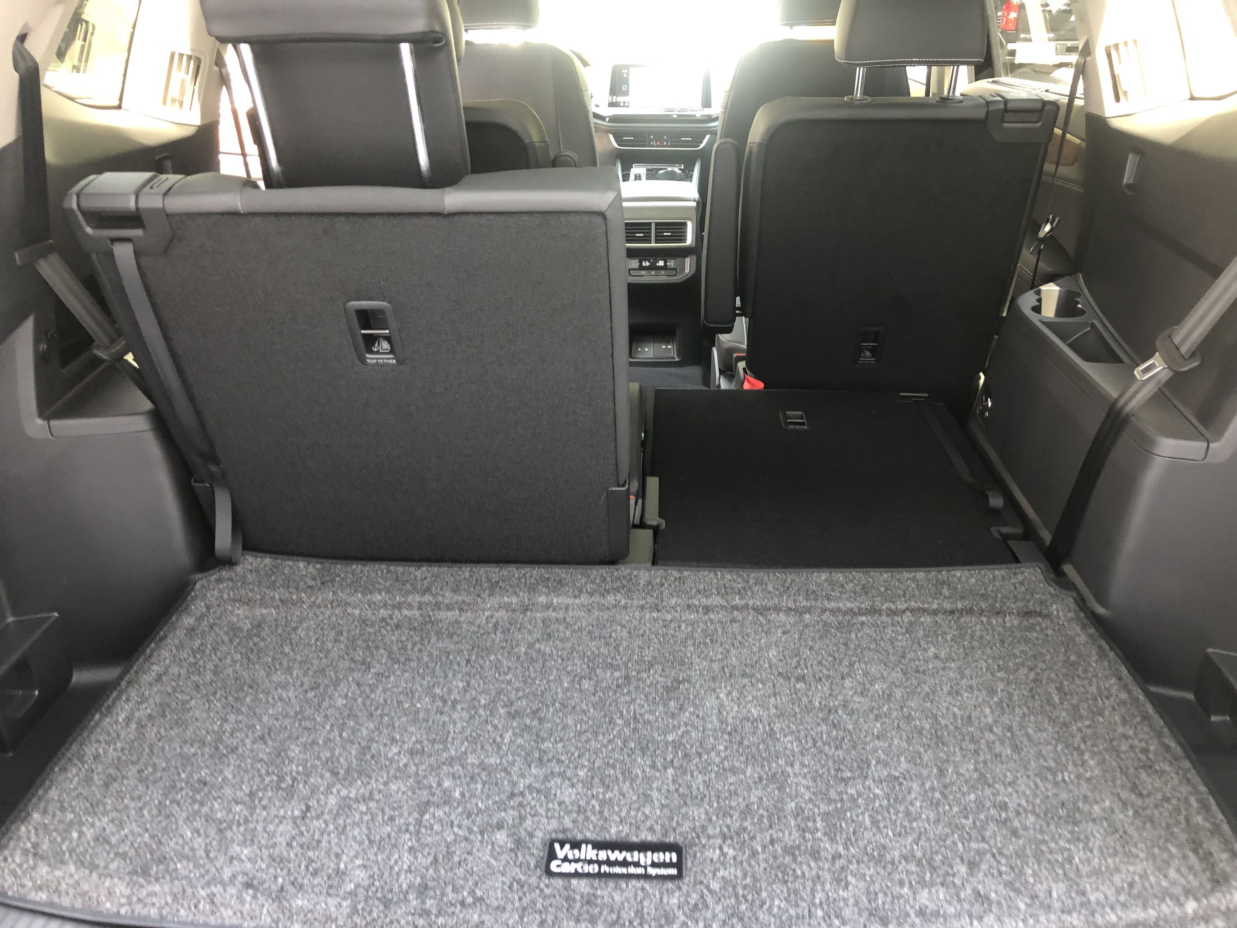 2026 Volkswagen Atlas 2.0T SE w/Technology w/captains chairs, panoramic sunroof and black wheel package