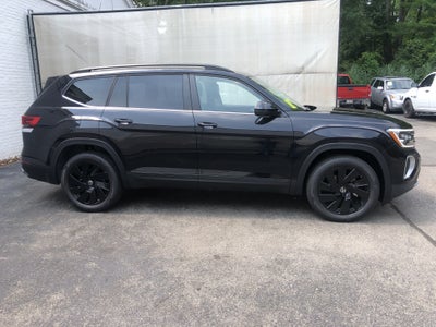 2026 Volkswagen Atlas 2.0T SE w/Technology w/captains chairs, panoramic sunroof and black wheel package