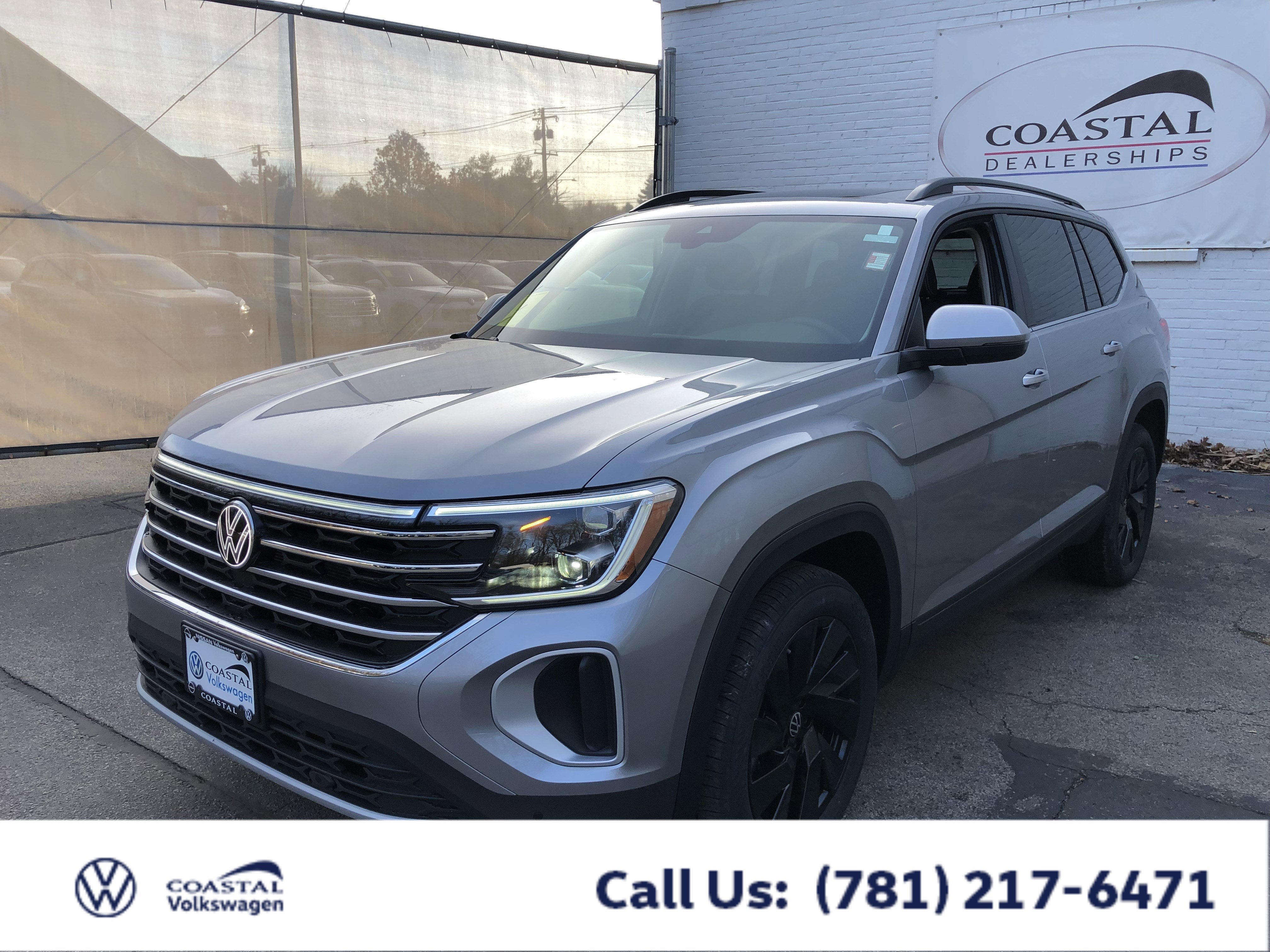 2026 Volkswagen Atlas 2.0T SE w/Technology w/panoramic sunroof and black wheel package