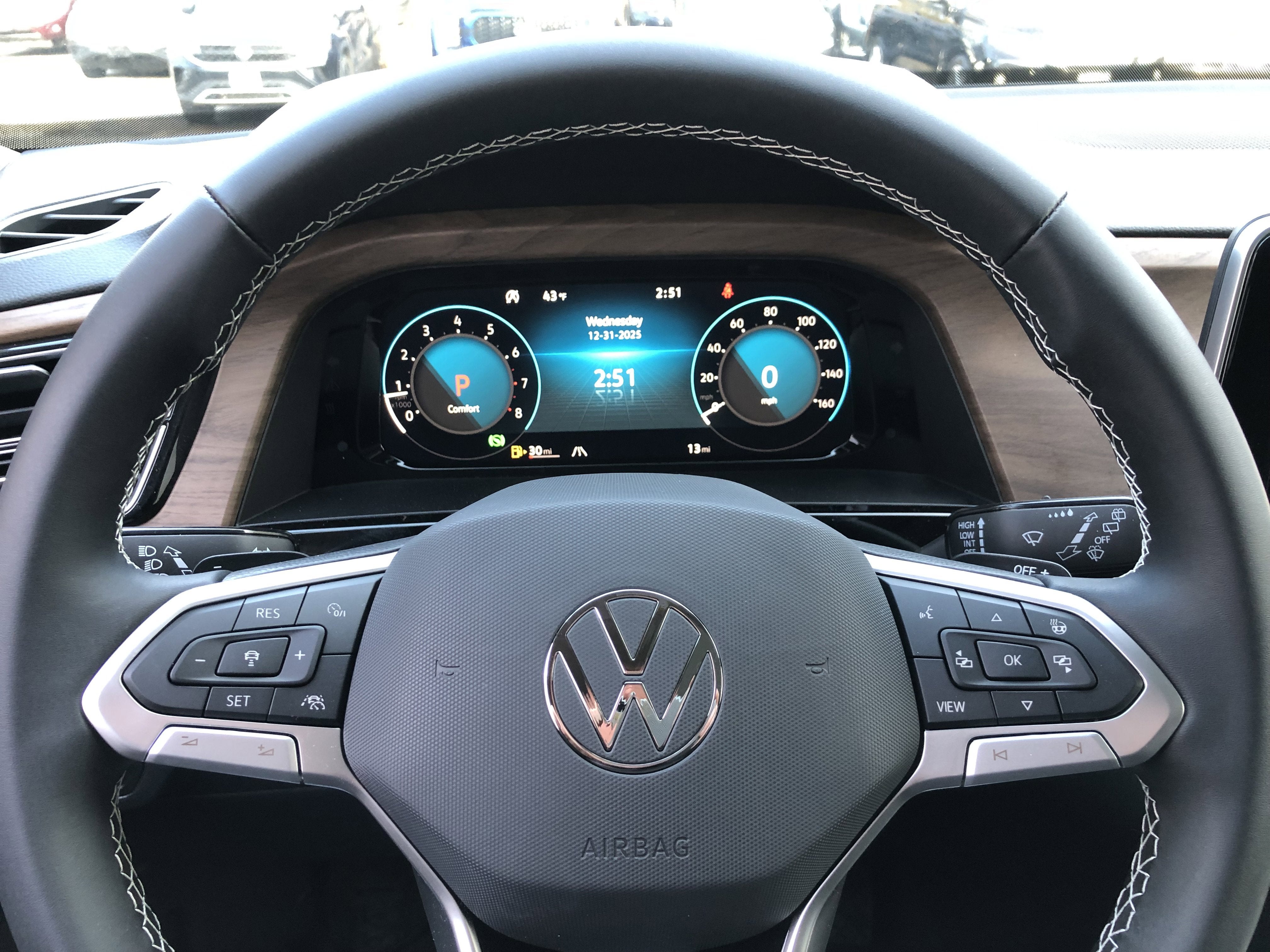 2026 Volkswagen Atlas 2.0T SE w/Technology w/panoramic sunroof and black wheel package