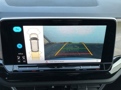 2026 Volkswagen Atlas 2.0T SE w/Technology w/panoramic sunroof and black wheel package