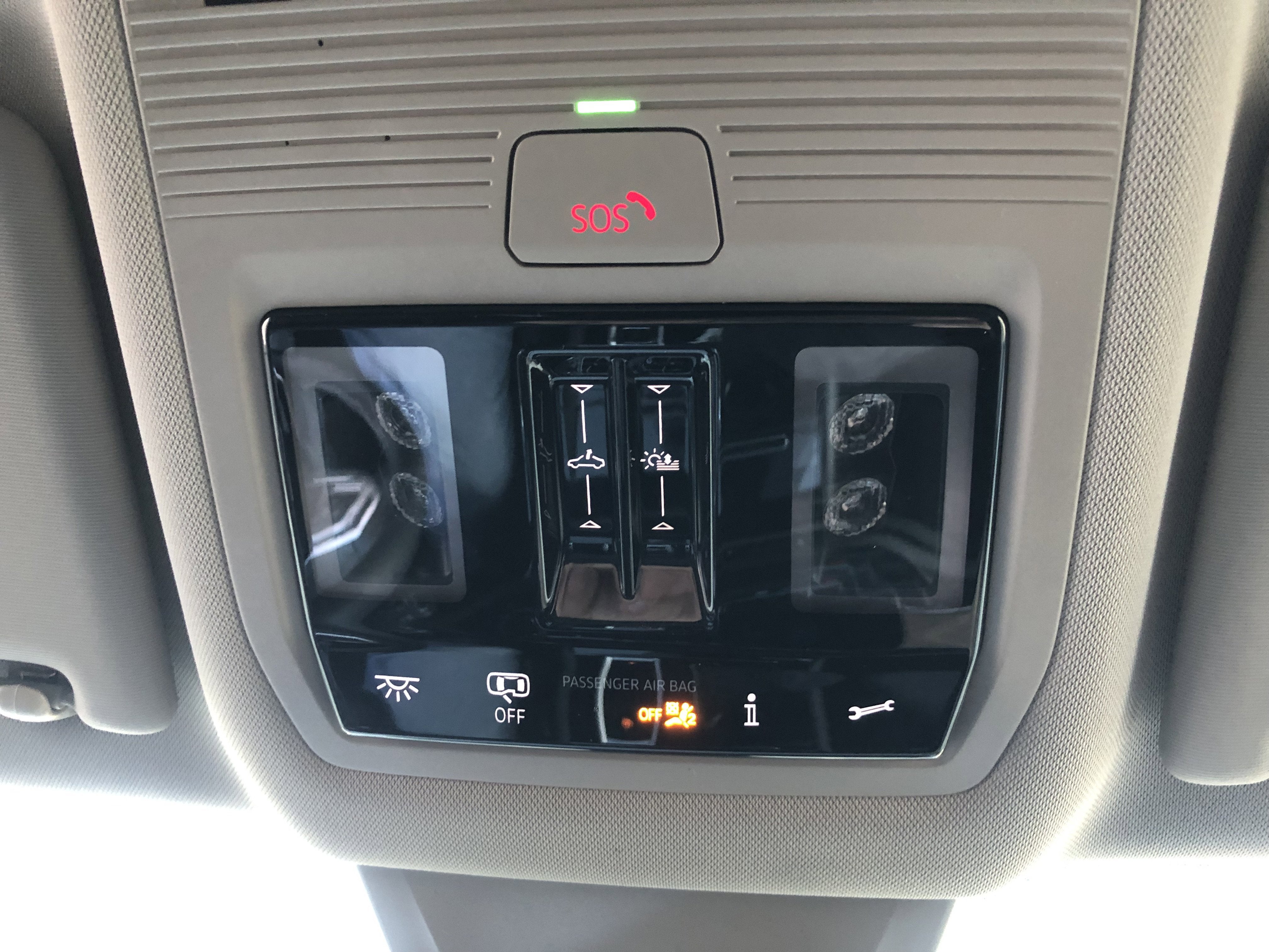 2026 Volkswagen Atlas 2.0T SE w/Technology w/panoramic sunroof and black wheel package