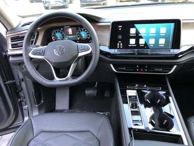 2026 Volkswagen Atlas 2.0T SE w/Technology w/panoramic sunroof and black wheel package