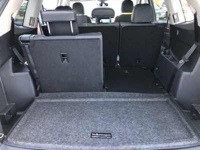 2026 Volkswagen Atlas 2.0T SE w/Technology w/panoramic sunroof and black wheel package