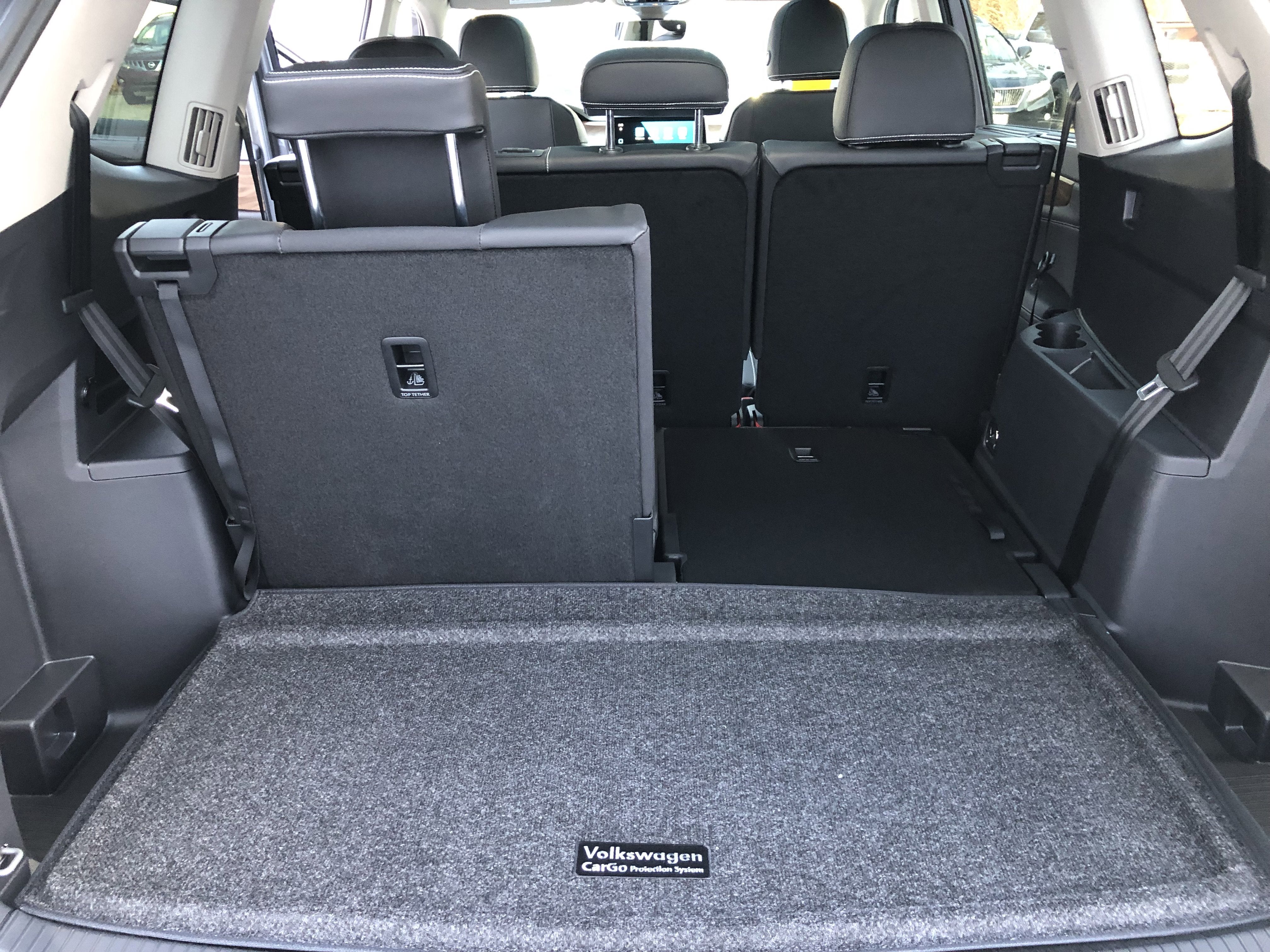 2026 Volkswagen Atlas 2.0T SE w/Technology w/panoramic sunroof and black wheel package