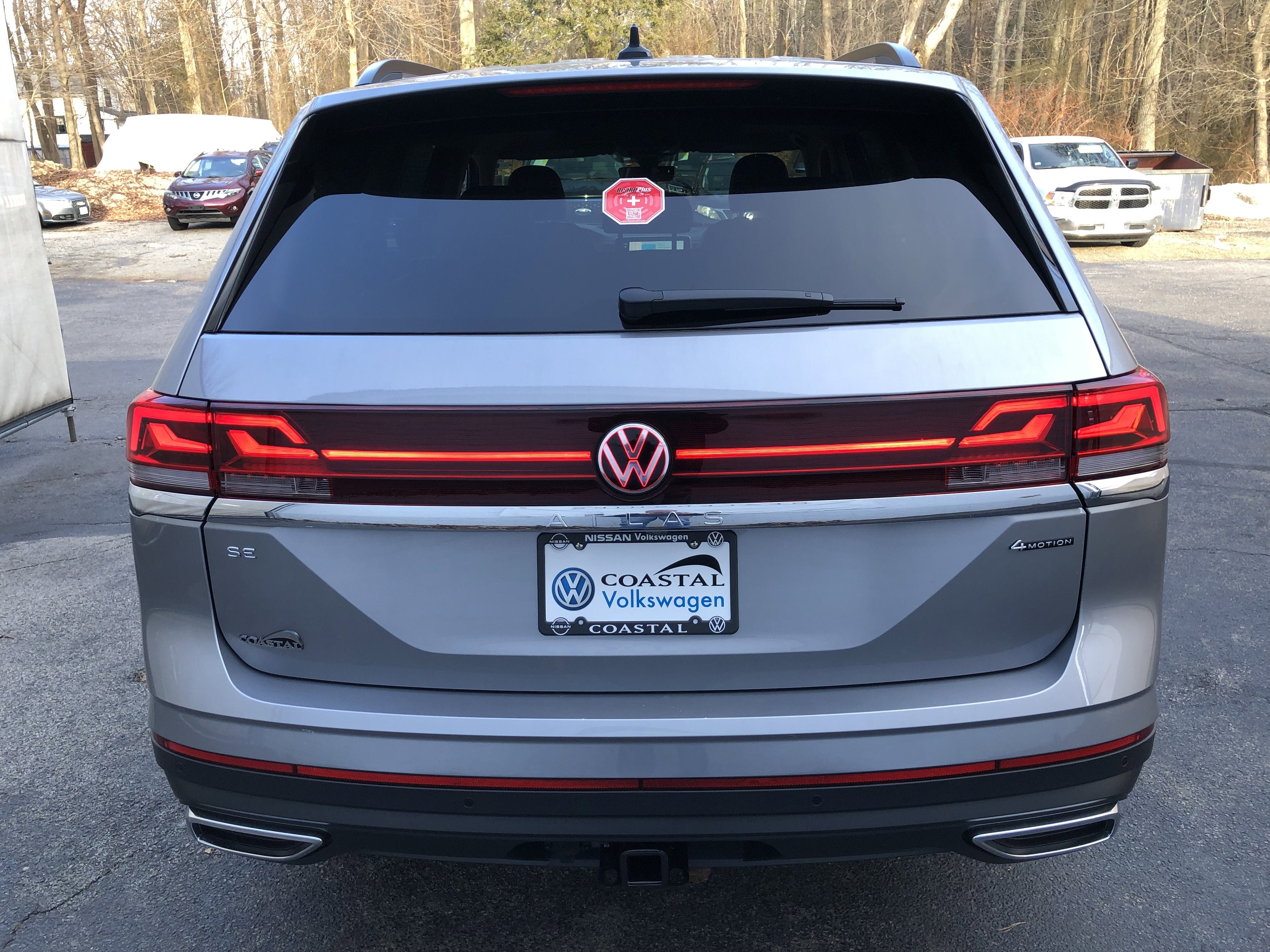 2026 Volkswagen Atlas 2.0T SE w/Technology w/panoramic sunroof and black wheel package