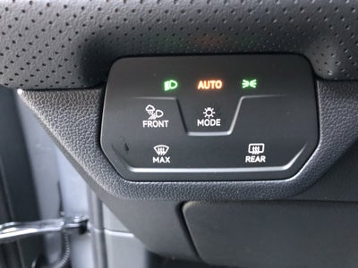 2026 Volkswagen Atlas 2.0T SE w/Technology w/panoramic sunroof and black wheel package