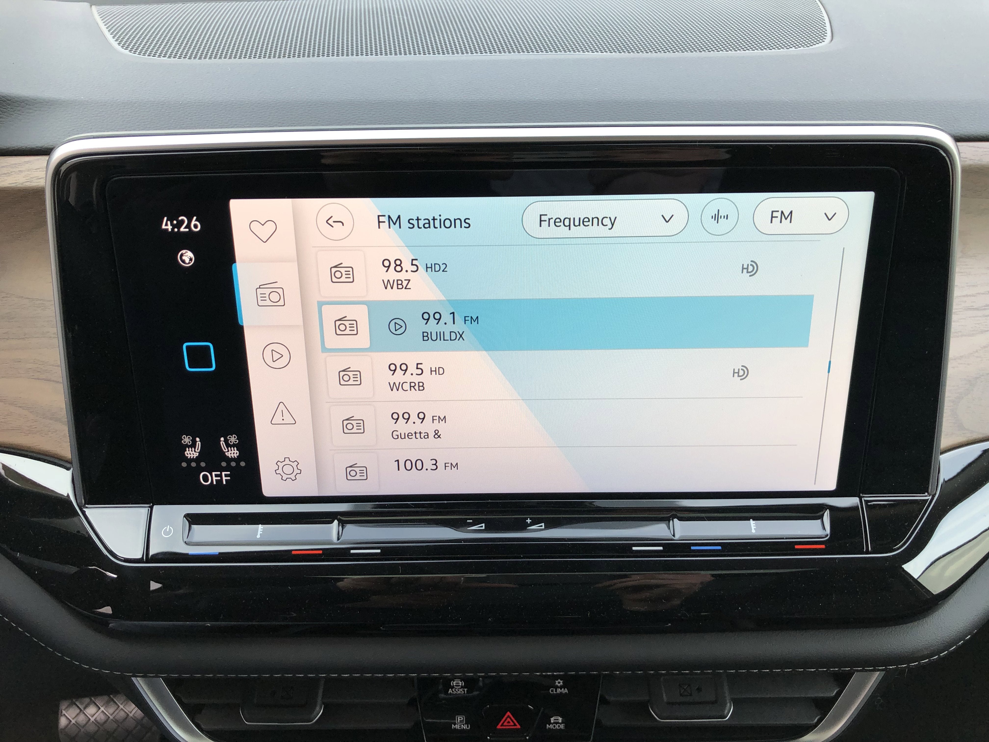 2026 Volkswagen Atlas 2.0T SE w/Technology w/captains chairs, panoramic sunroof and black wheel package