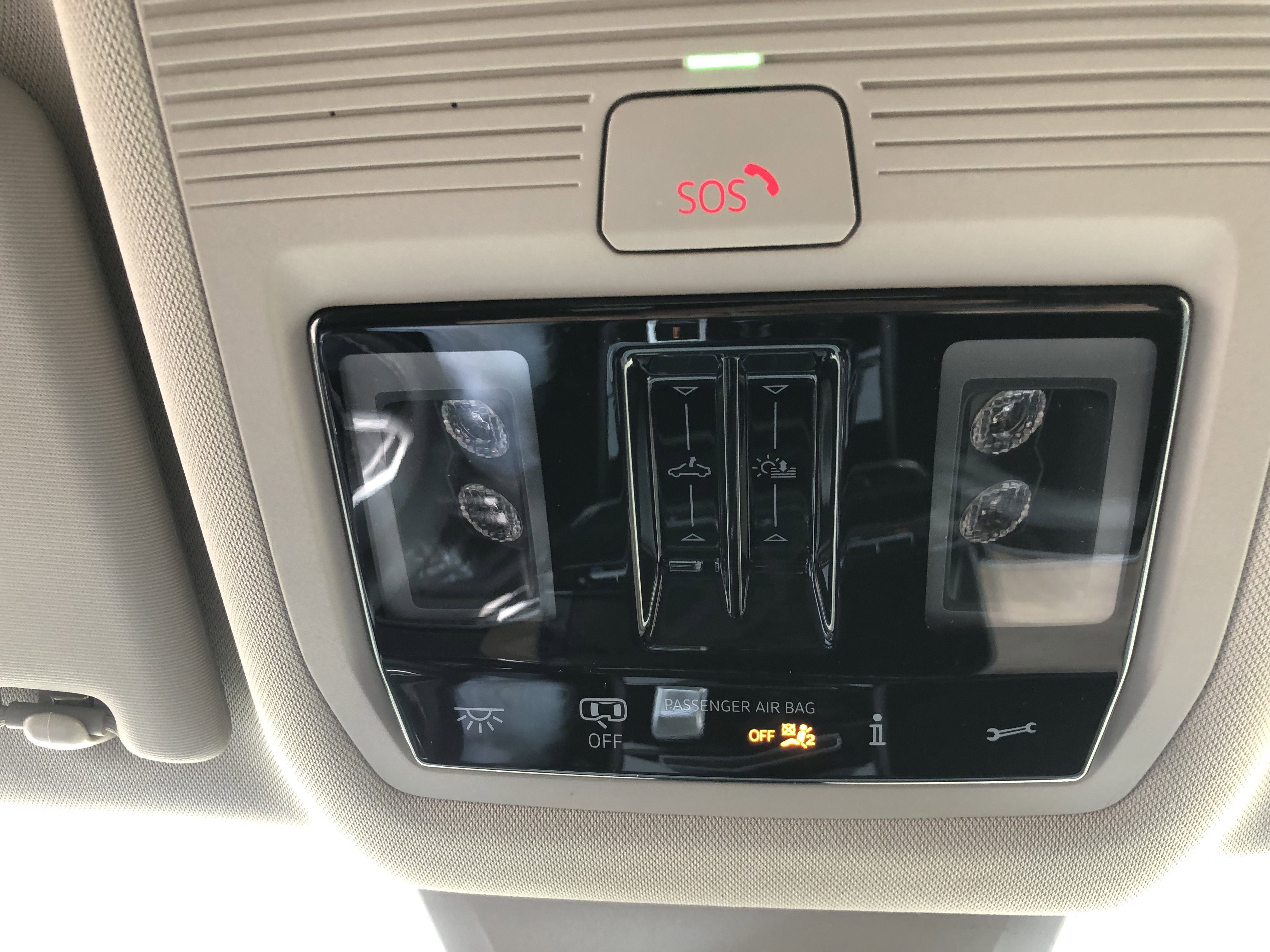 2026 Volkswagen Atlas 2.0T SE w/Technology w/captains chairs, panoramic sunroof and black wheel package