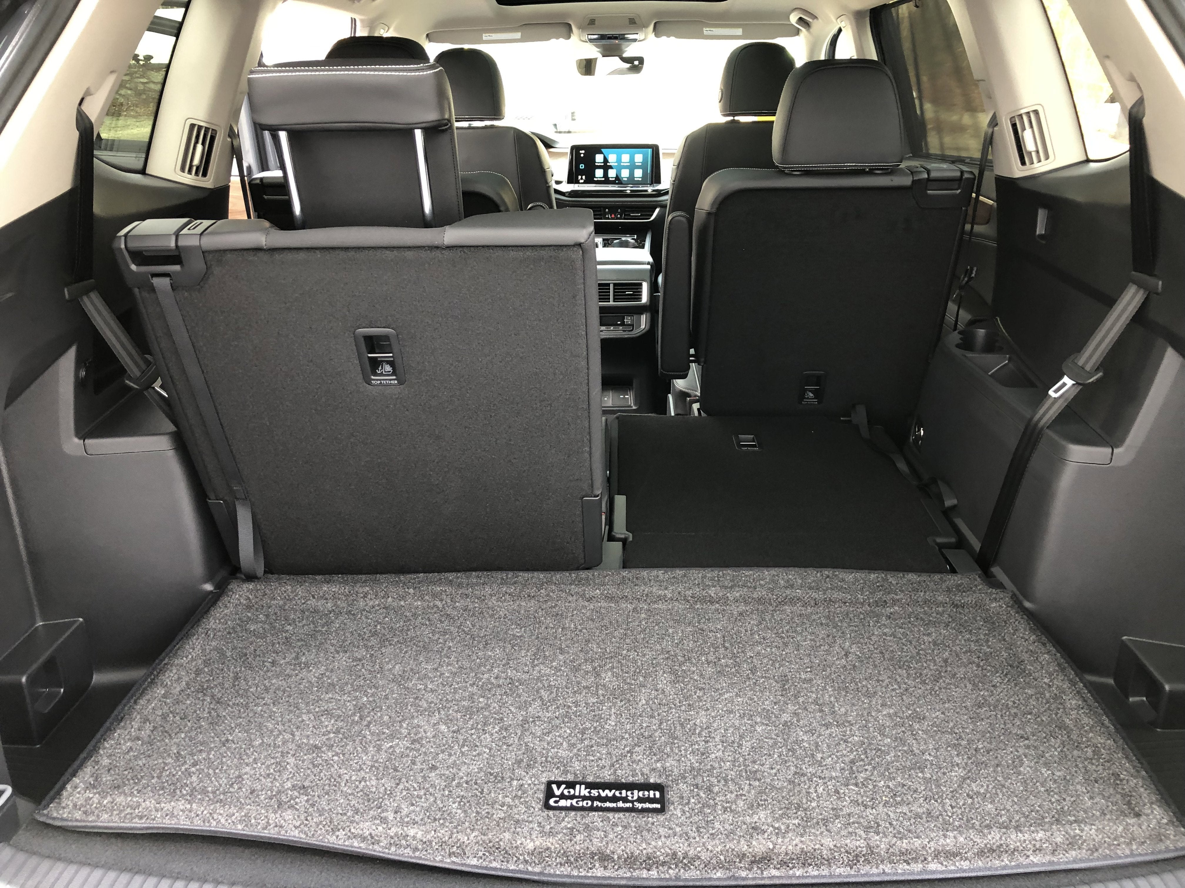 2026 Volkswagen Atlas 2.0T SE w/Technology w/captains chairs, panoramic sunroof and black wheel package