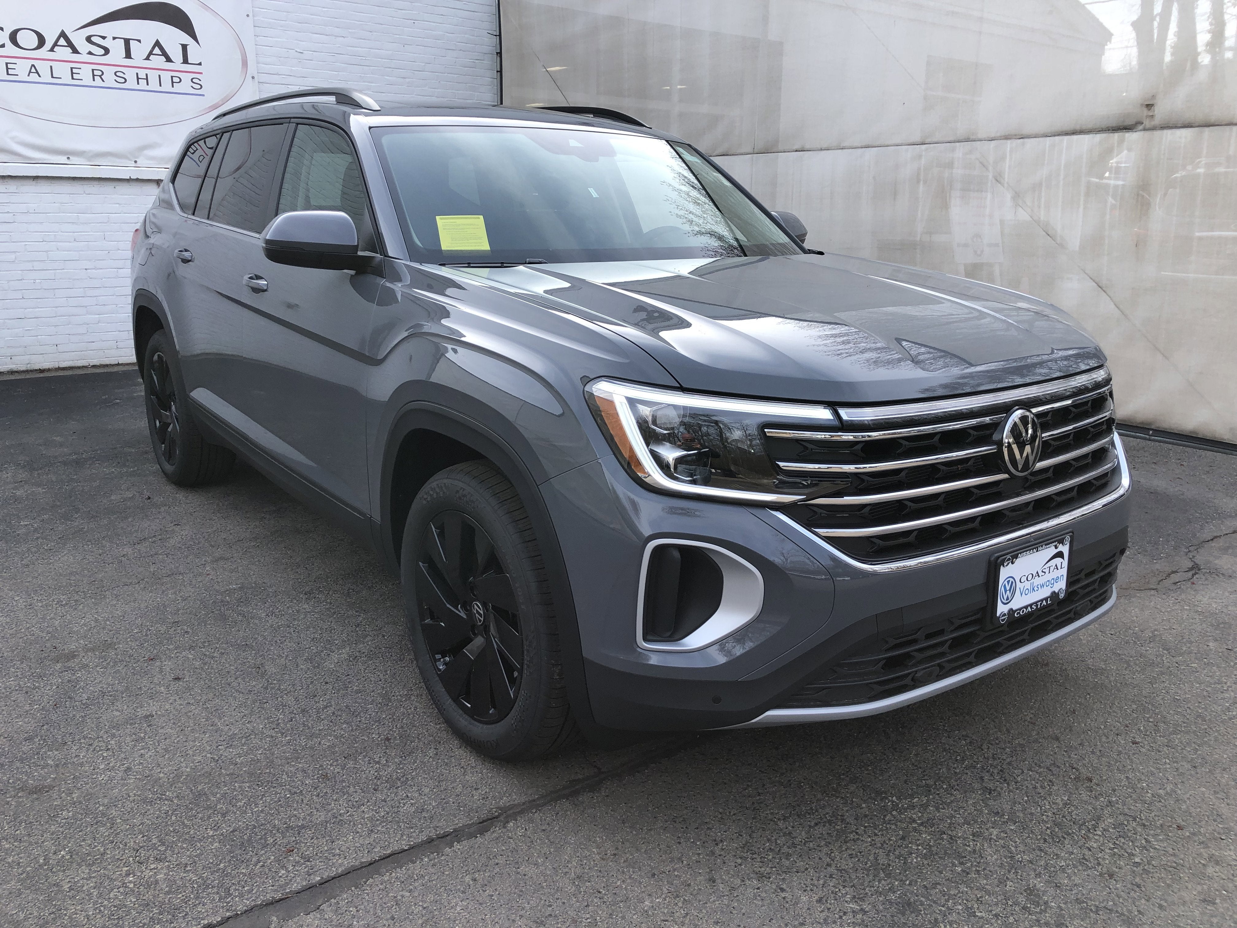 2026 Volkswagen Atlas 2.0T SE w/Technology w/captains chairs, panoramic sunroof and black wheel package