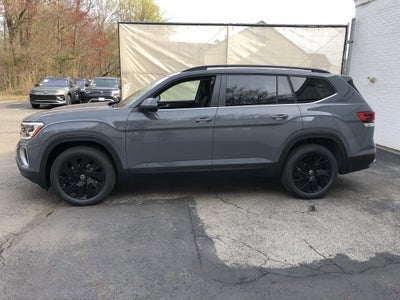 2026 Volkswagen Atlas 2.0T SE w/Technology w/captains chairs, panoramic sunroof and black wheel package