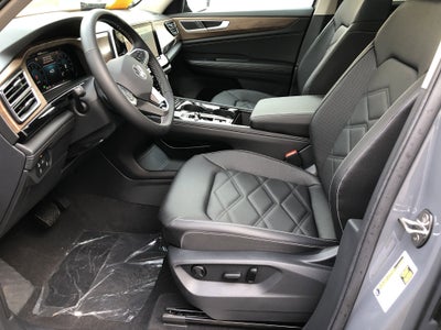 2026 Volkswagen Atlas 2.0T SE w/Technology w/captains chairs, panoramic sunroof and black wheel package