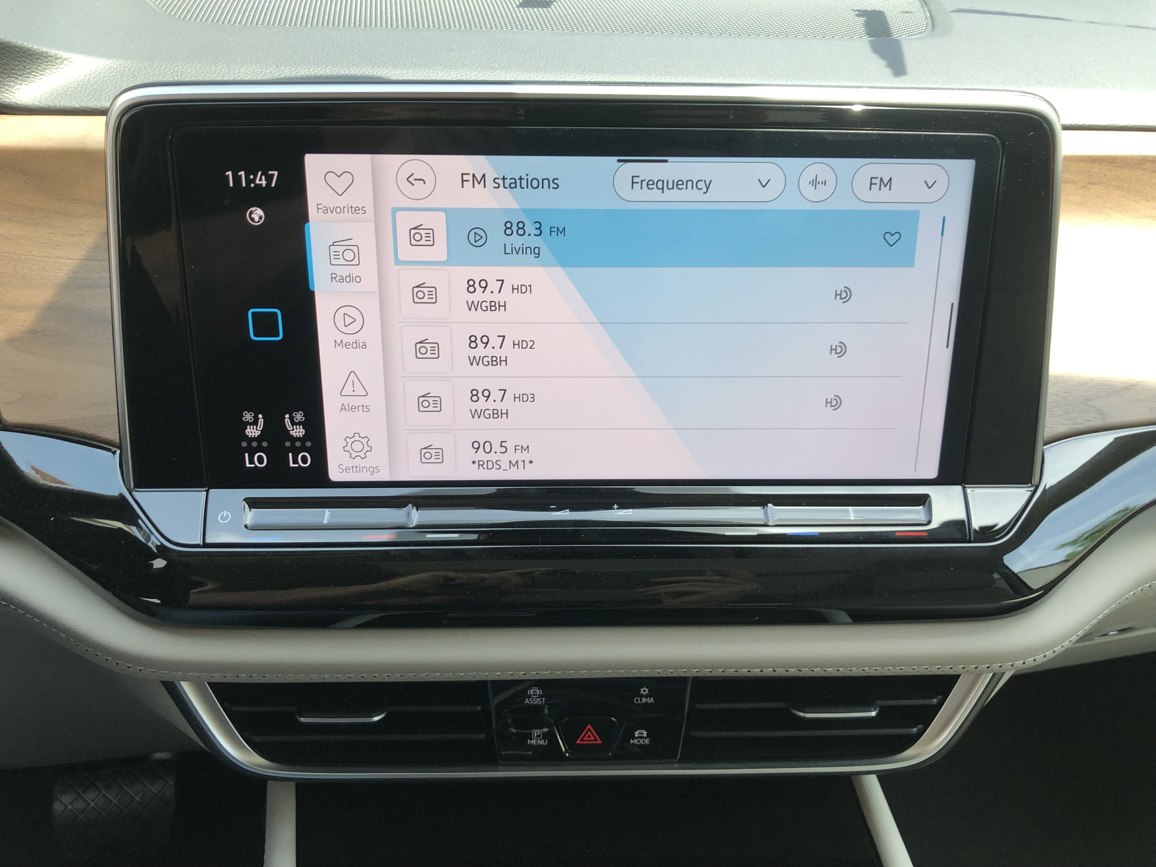 2026 Volkswagen Atlas 2.0T SE w/Technology w/panoramic sunroof