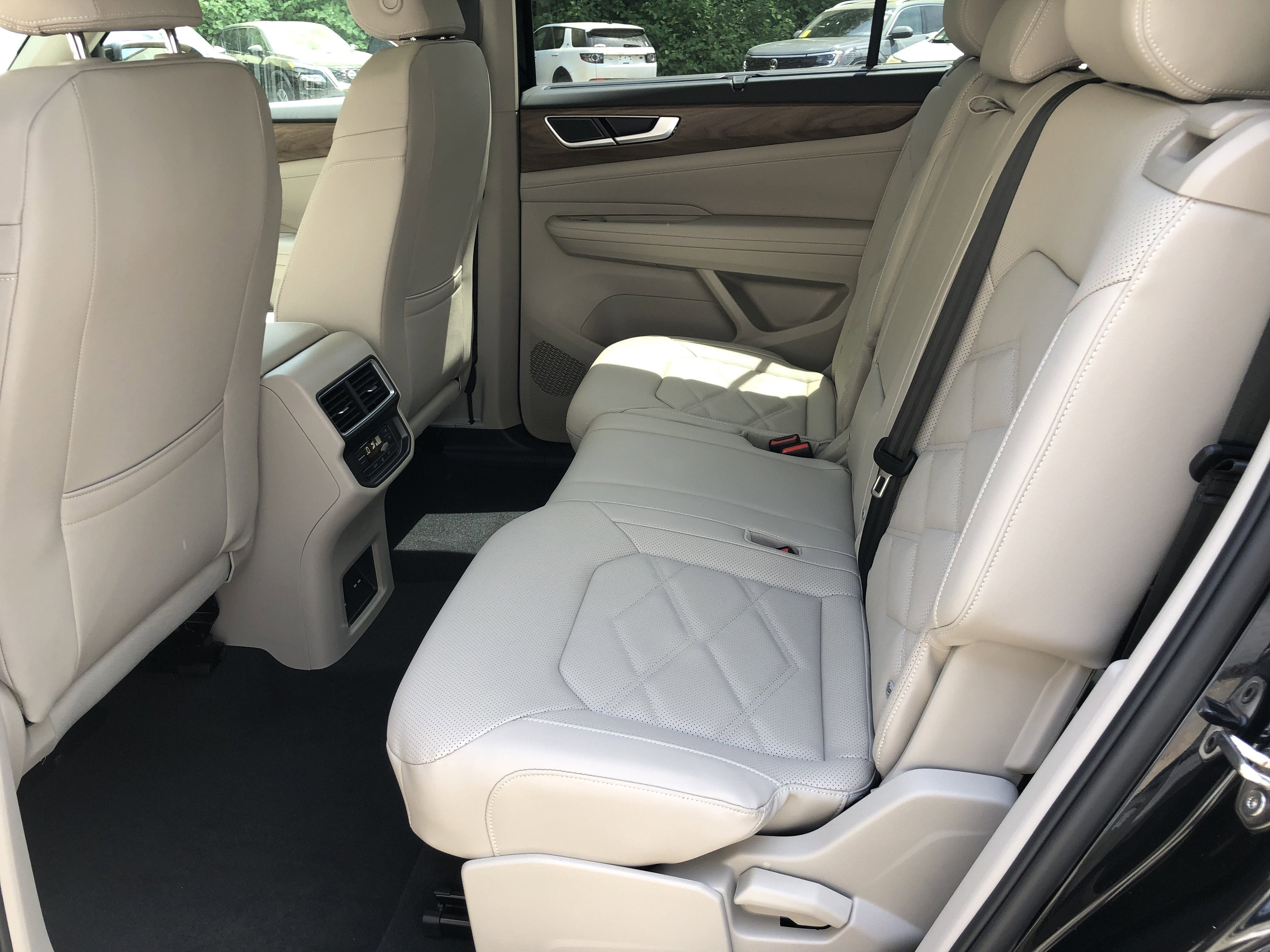 2026 Volkswagen Atlas 2.0T SE w/Technology w/panoramic sunroof