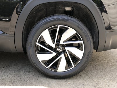 2026 Volkswagen Atlas 2.0T SE w/Technology w/panoramic sunroof
