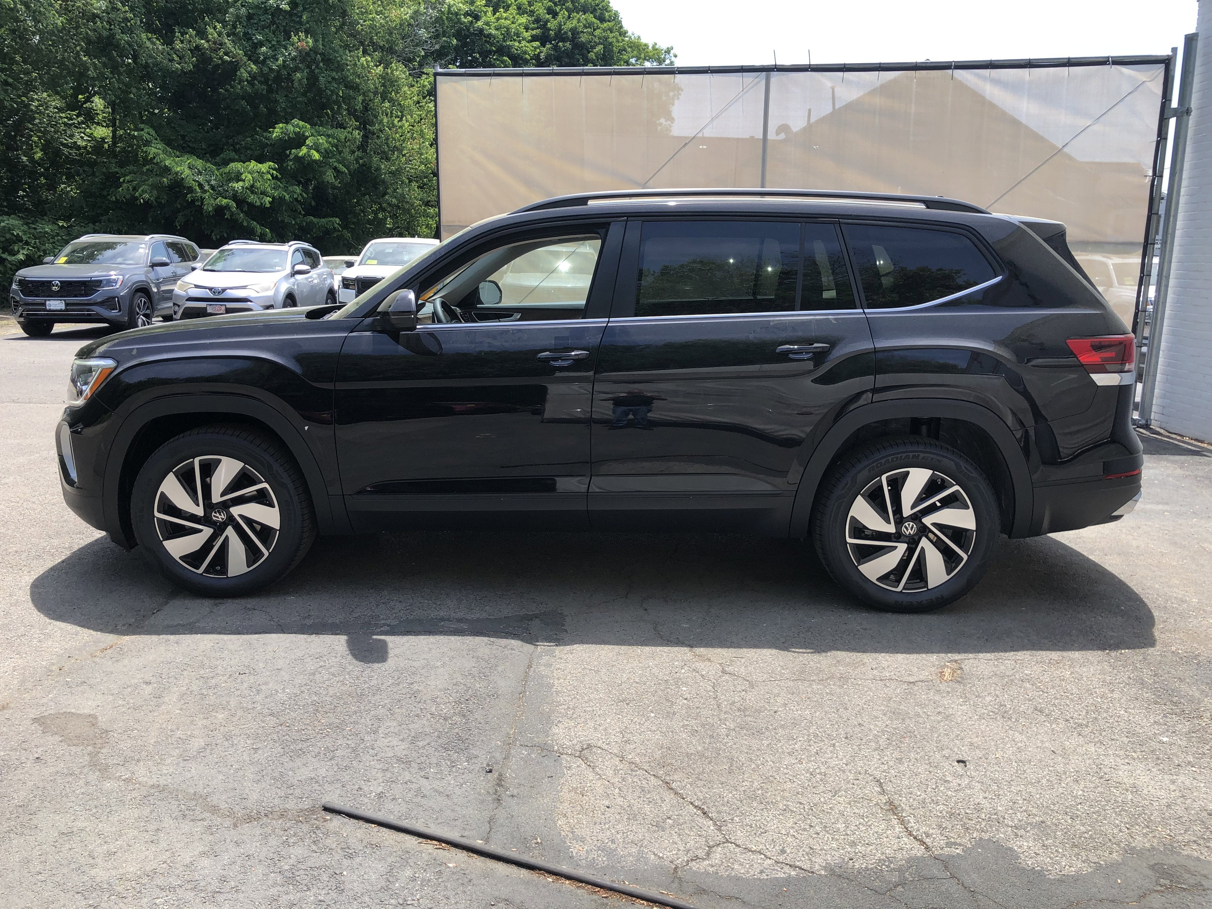 2026 Volkswagen Atlas 2.0T SE w/Technology w/panoramic sunroof