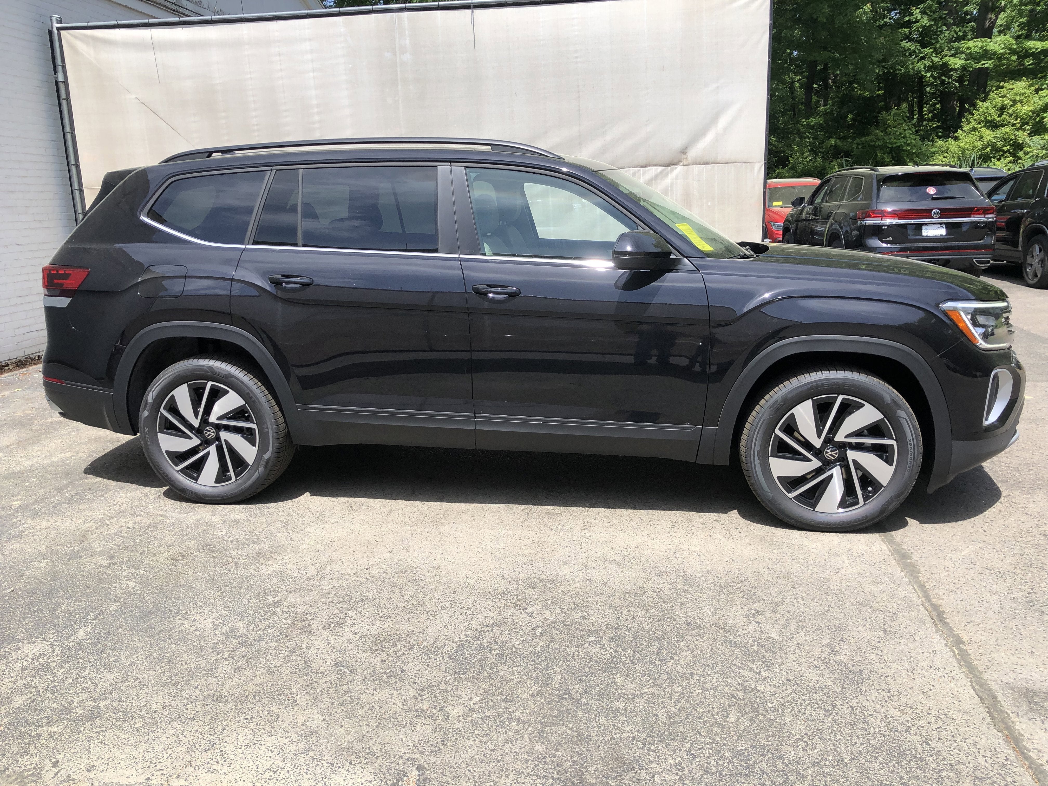 2026 Volkswagen Atlas 2.0T SE w/Technology w/panoramic sunroof