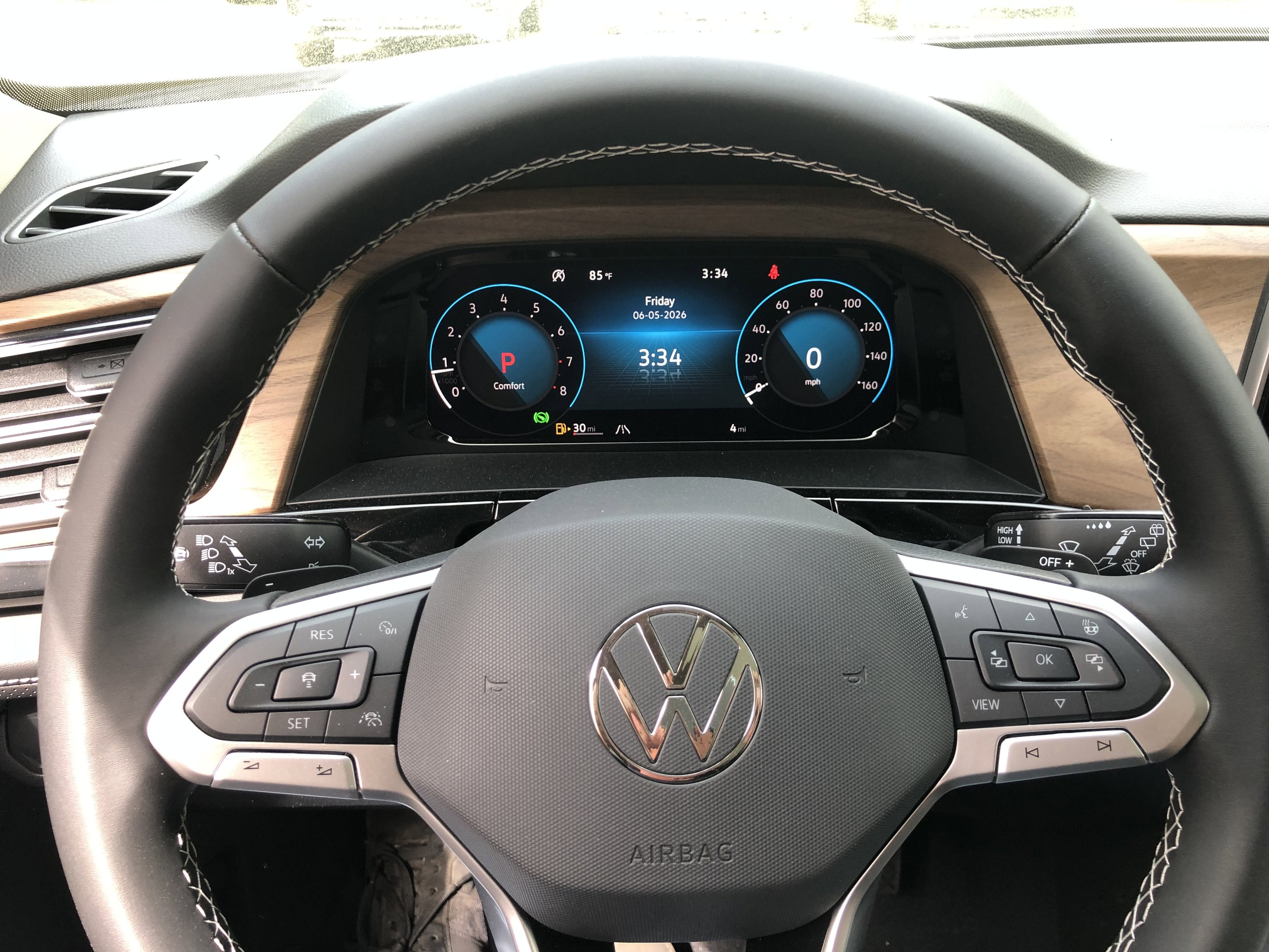 2026 Volkswagen Atlas 2.0T SE w/Technology w/panoramic sunroof