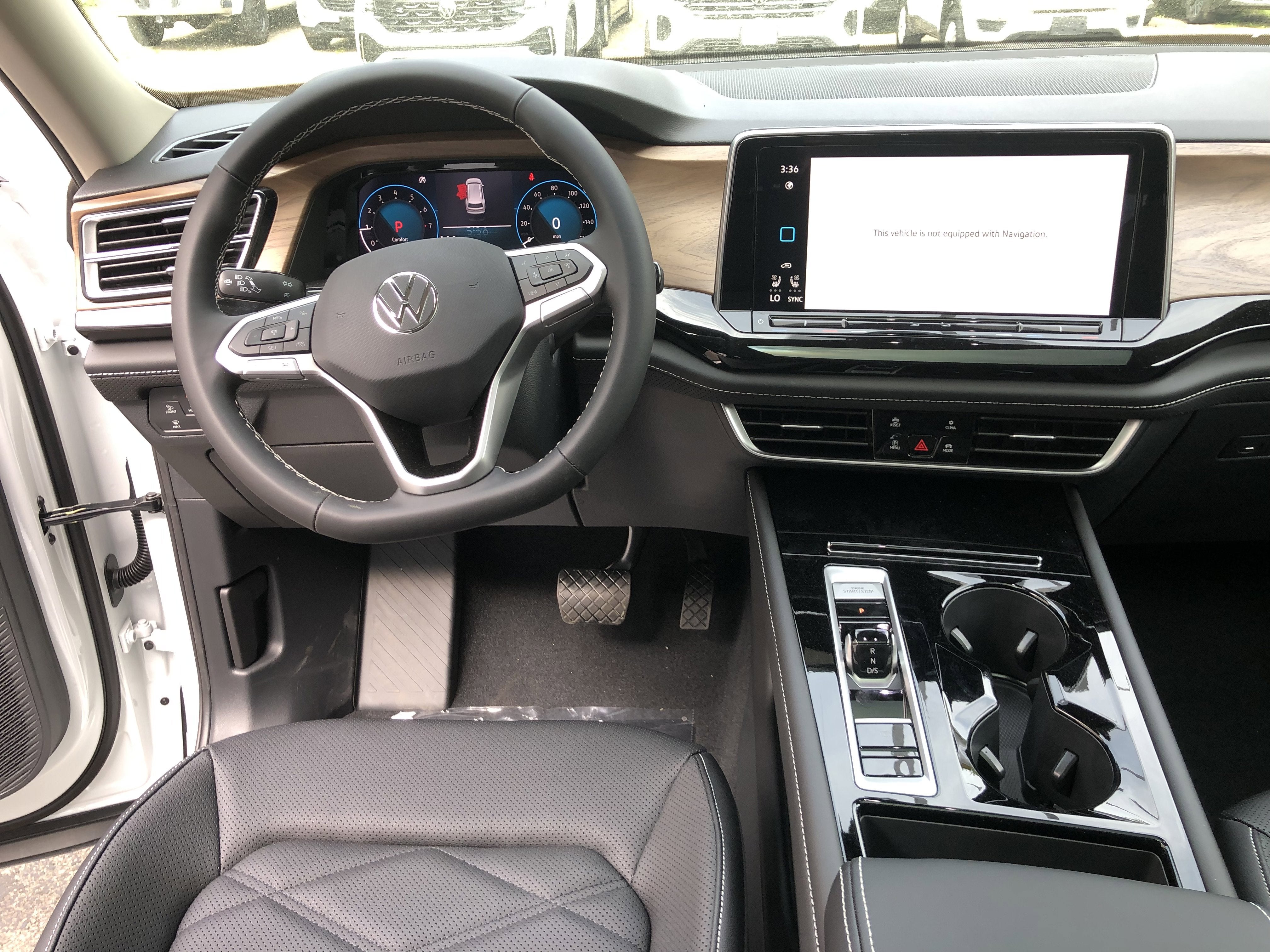 2026 Volkswagen Atlas 2.0T SE w/Technology w/panoramic sunroof