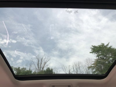2026 Volkswagen Atlas 2.0T SE w/Technology w/panoramic sunroof