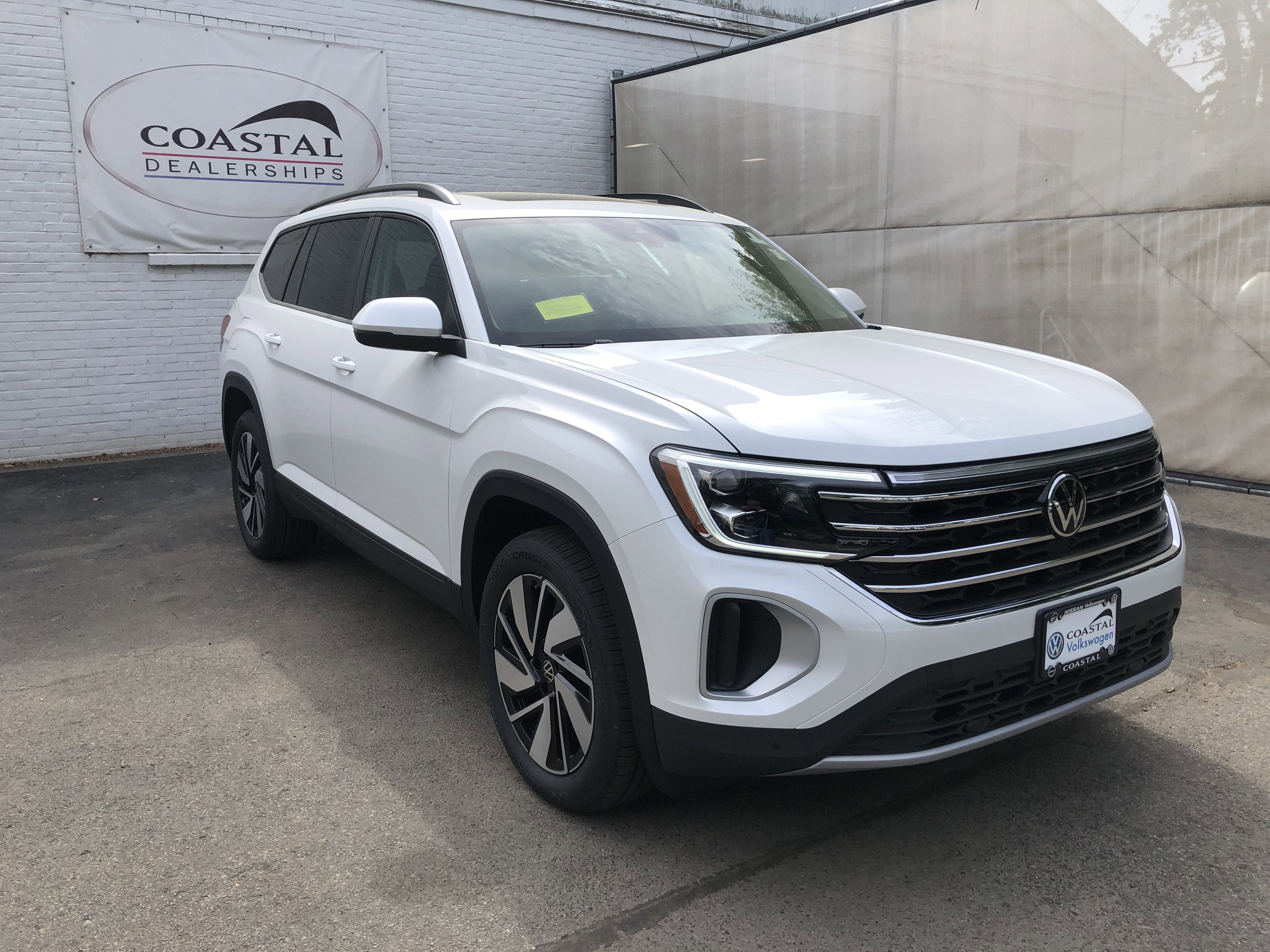 2026 Volkswagen Atlas 2.0T SE w/Technology w/panoramic sunroof