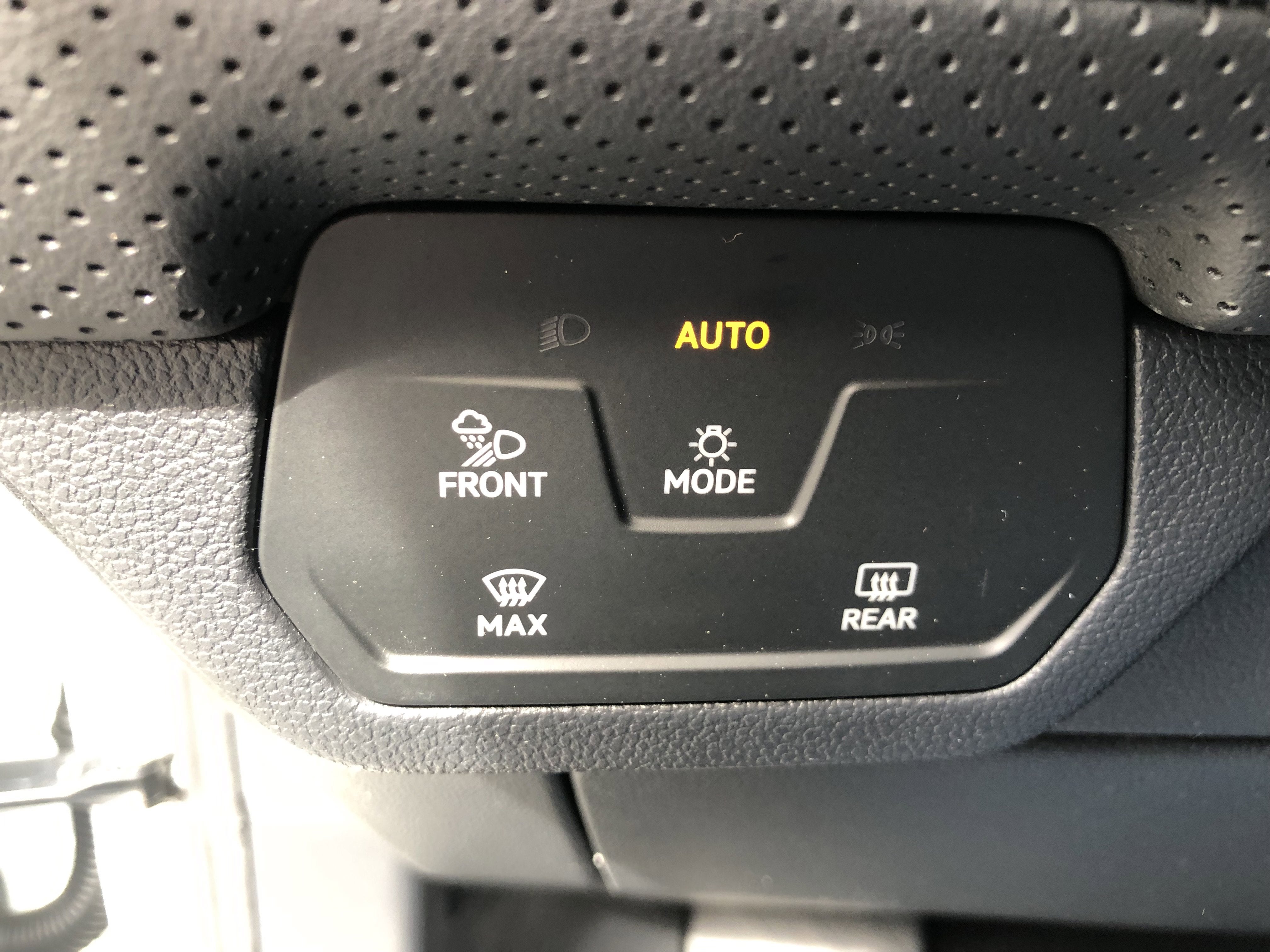 2026 Volkswagen Atlas 2.0T SE w/Technology w/panoramic sunroof
