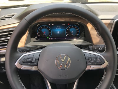 2026 Volkswagen Atlas 2.0T SE w/Technology w/panoramic sunroof and black wheel package