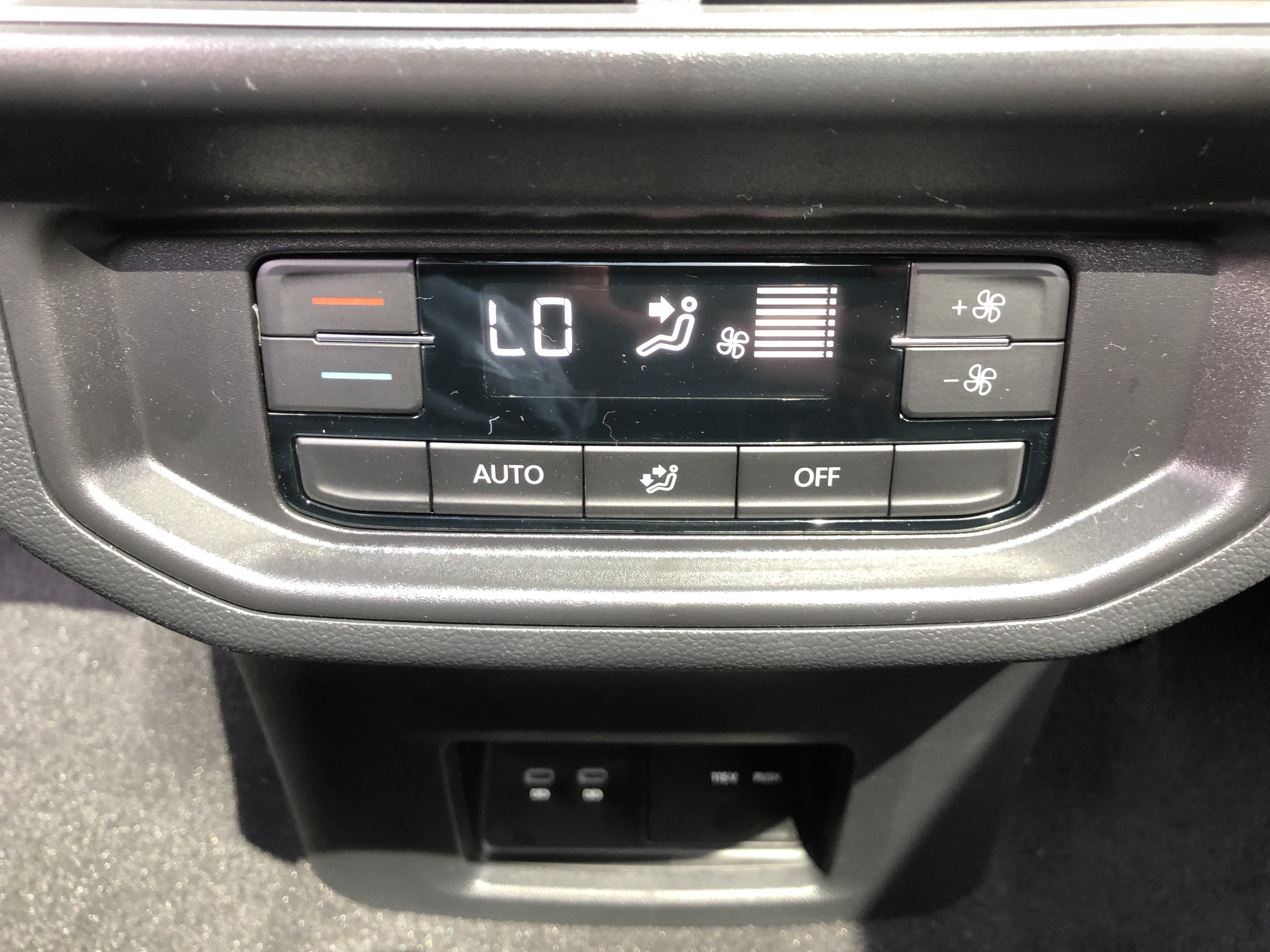 2026 Volkswagen Atlas 2.0T SE w/Technology w/panoramic sunroof and black wheel package