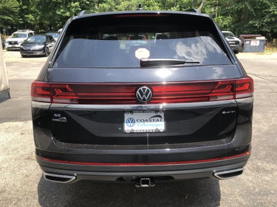 2026 Volkswagen Atlas 2.0T SE w/Technology w/panoramic sunroof and black wheel package