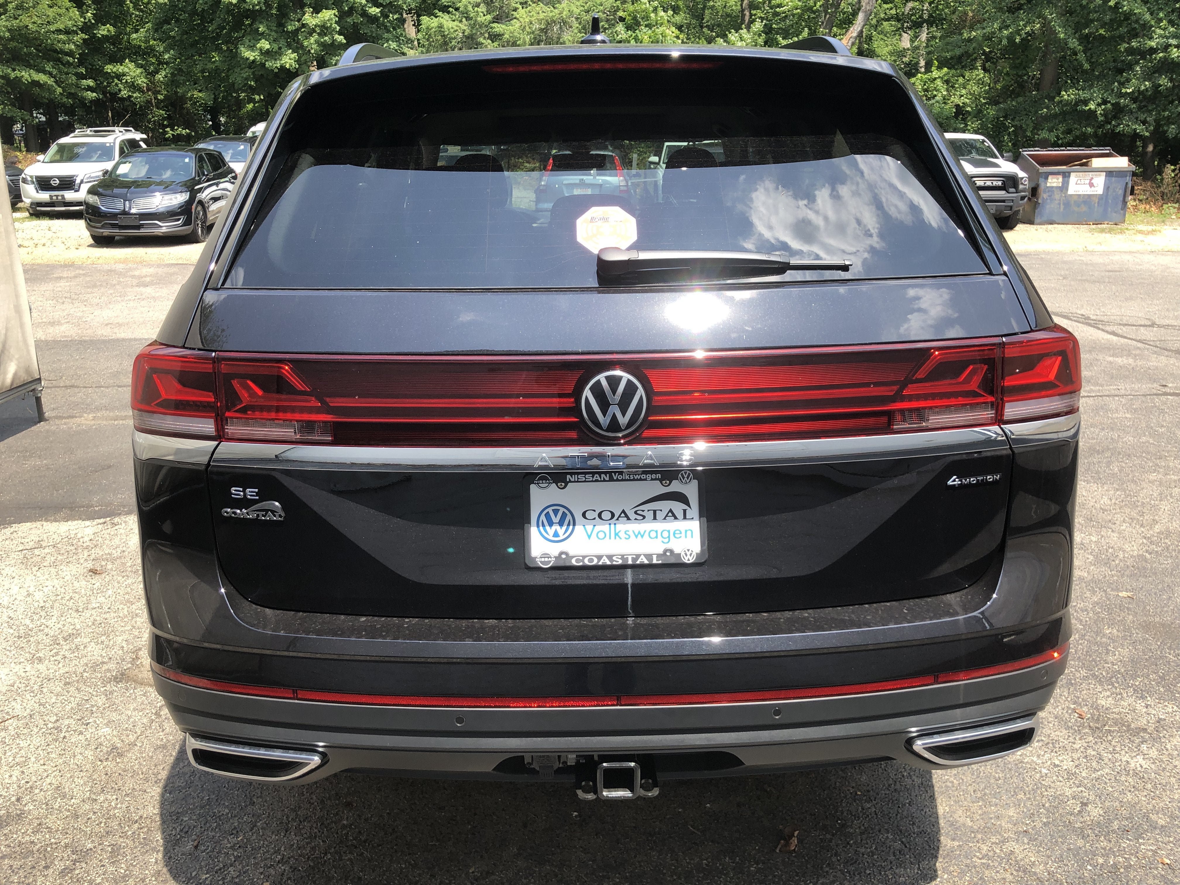 2026 Volkswagen Atlas 2.0T SE w/Technology w/panoramic sunroof and black wheel package