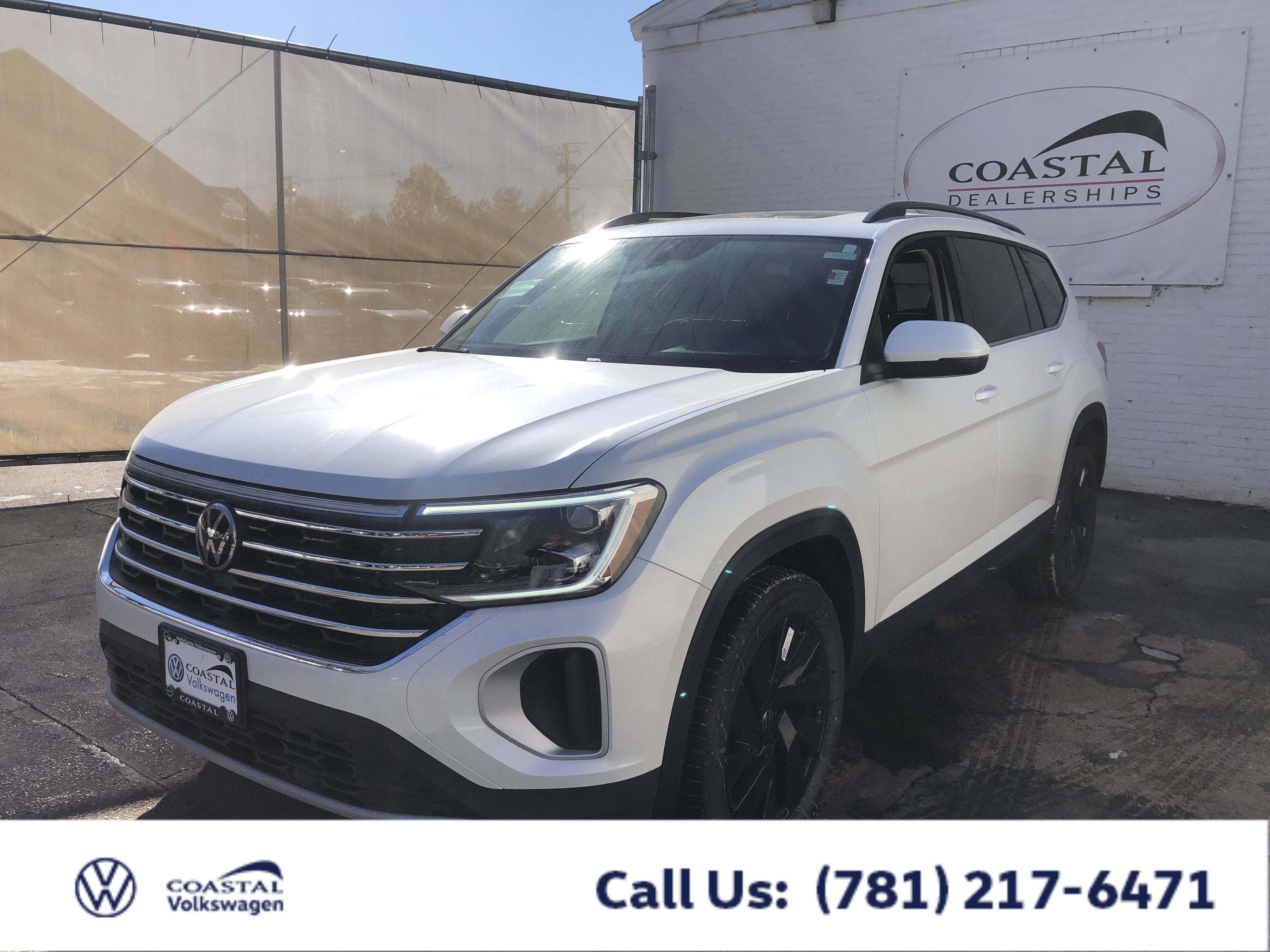 2026 Volkswagen Atlas 2.0T SE w/Technology w/captains chairs, panoramic sunroof and black wheel package