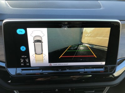 2026 Volkswagen Atlas 2.0T SE w/Technology w/captains chairs, panoramic sunroof and black wheel package