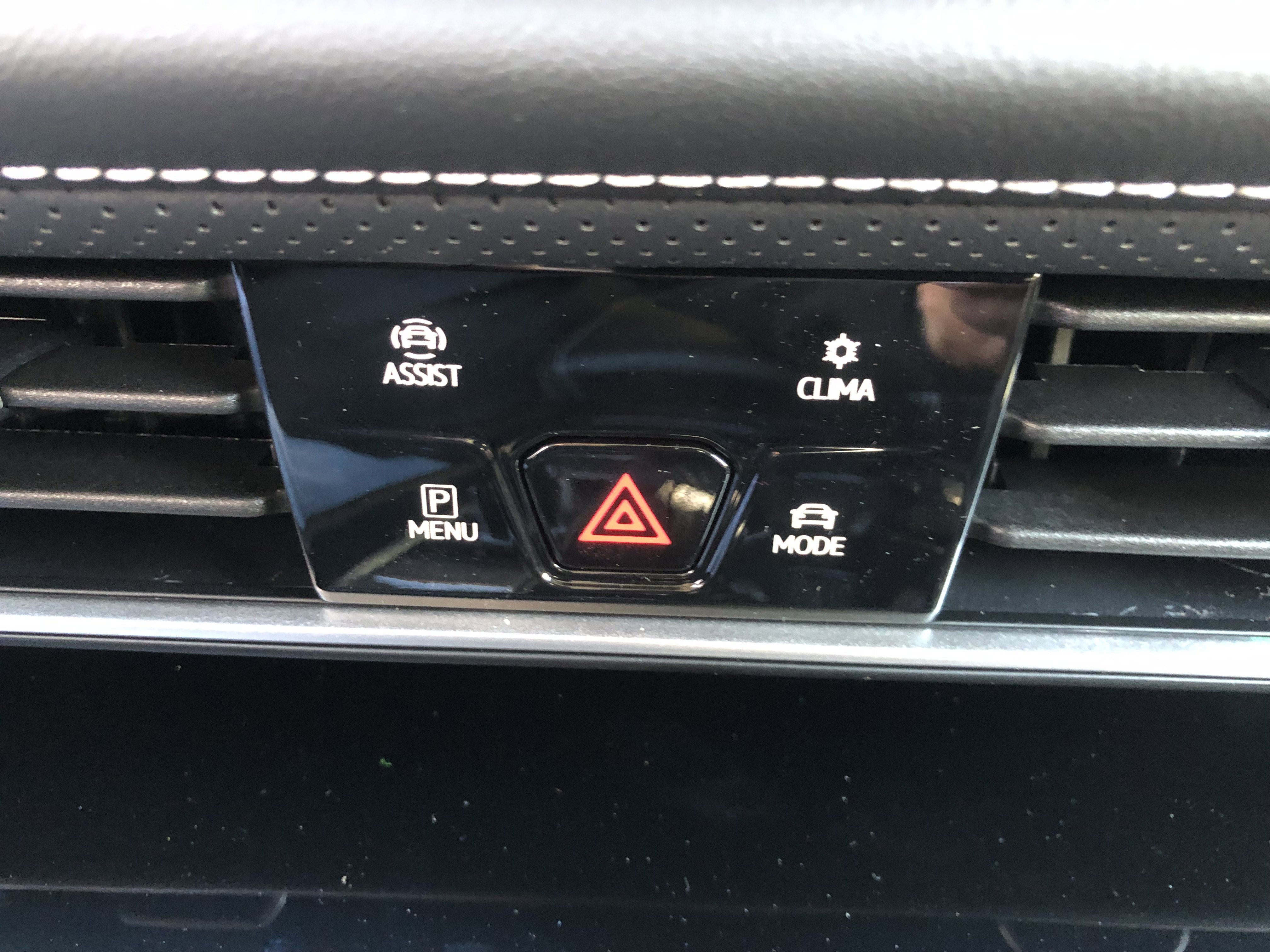 2026 Volkswagen Atlas 2.0T SE w/Technology w/captains chairs, panoramic sunroof and black wheel package