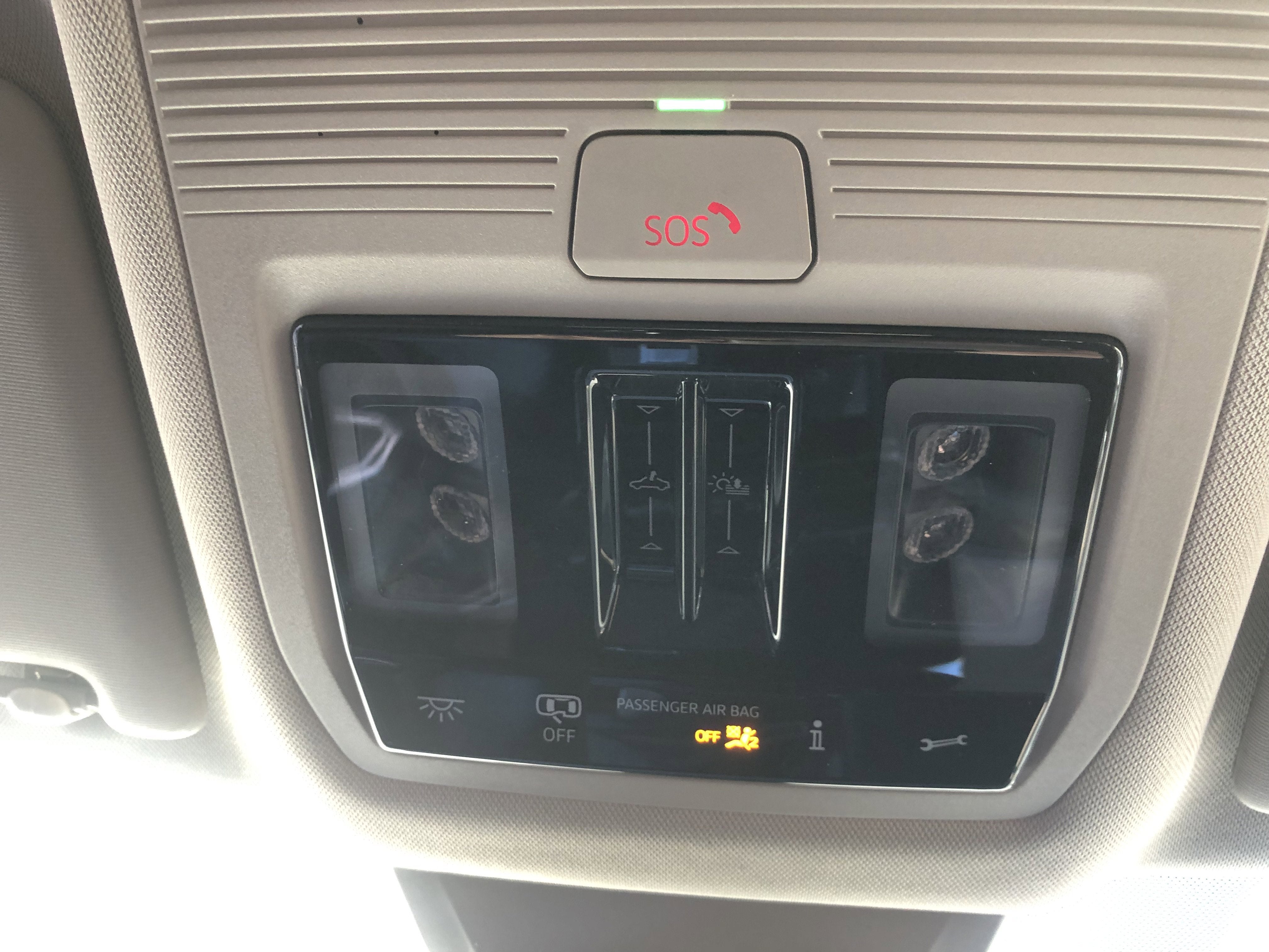 2026 Volkswagen Atlas 2.0T SE w/Technology w/captains chairs, panoramic sunroof and black wheel package