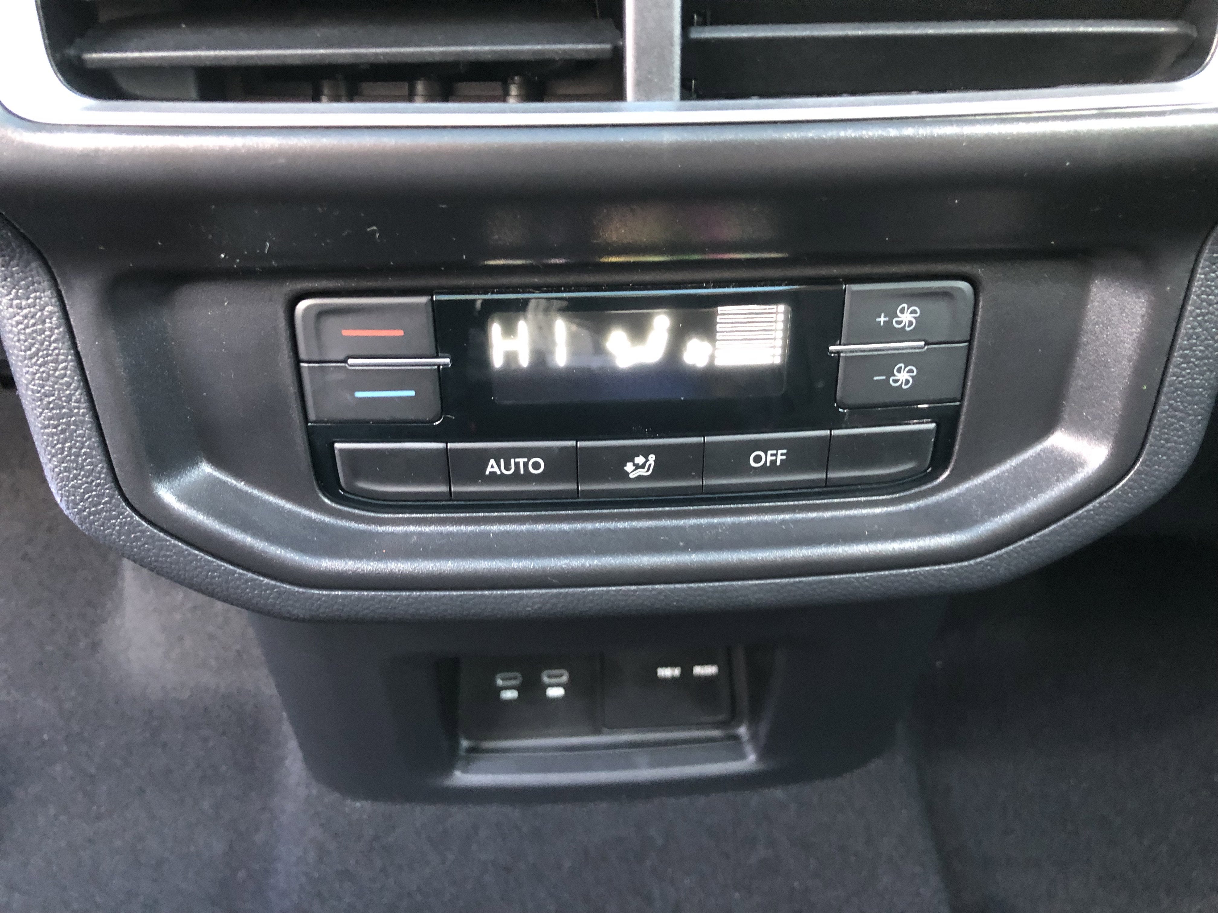 2026 Volkswagen Atlas 2.0T SE w/Technology w/captains chairs, panoramic sunroof and black wheel package