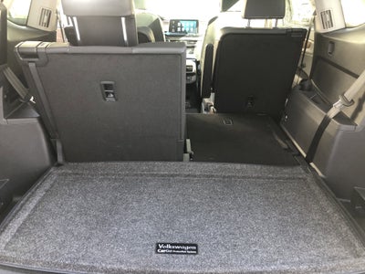 2026 Volkswagen Atlas 2.0T SE w/Technology w/captains chairs, panoramic sunroof and black wheel package