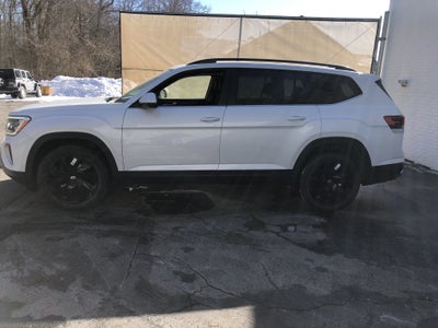 2026 Volkswagen Atlas 2.0T SE w/Technology w/captains chairs, panoramic sunroof and black wheel package