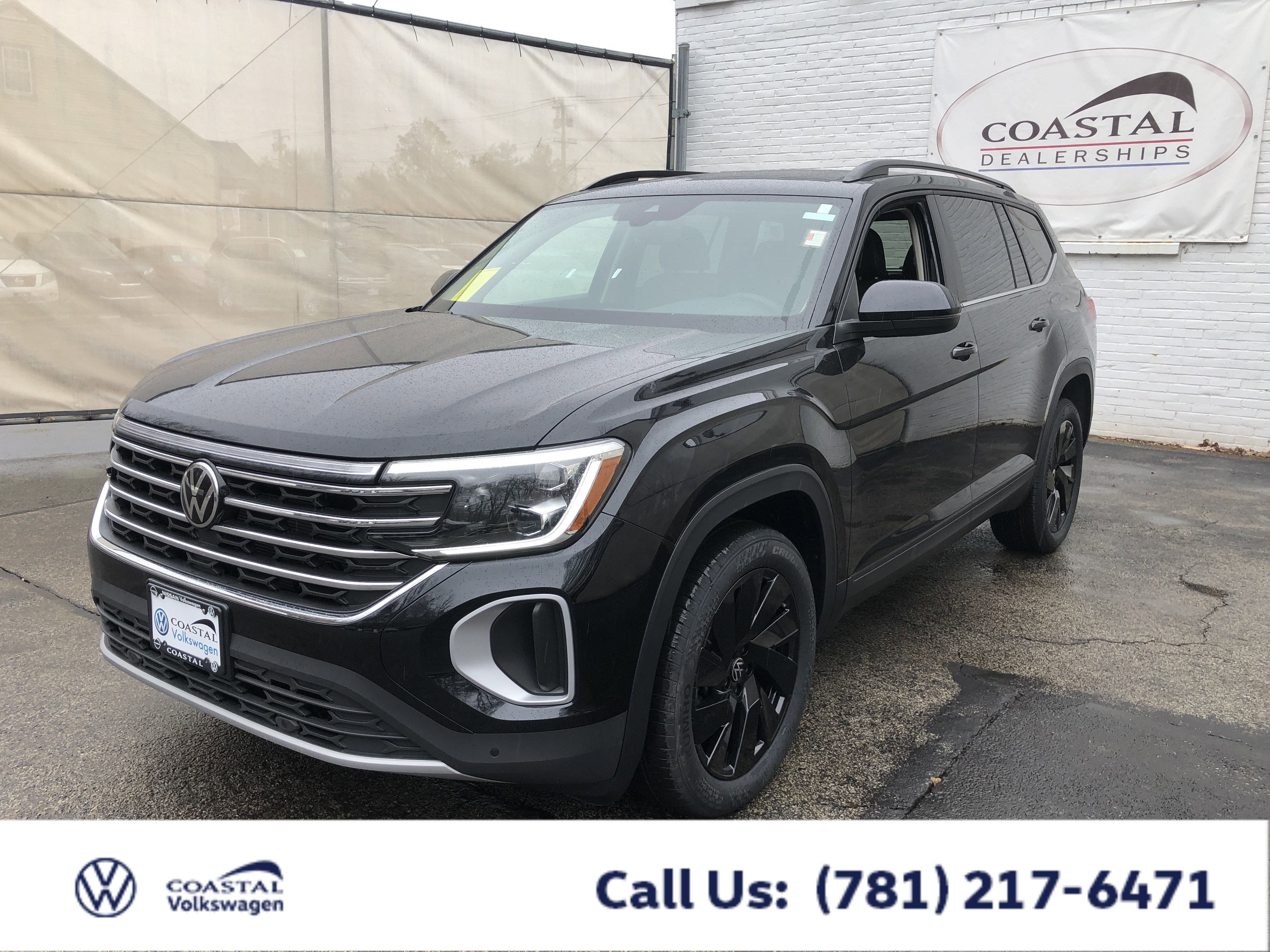 2026 Volkswagen Atlas 2.0T SE w/Technology w/panoramic sunroof and black wheel package