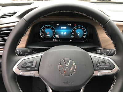 2026 Volkswagen Atlas 2.0T SE w/Technology w/panoramic sunroof and black wheel package