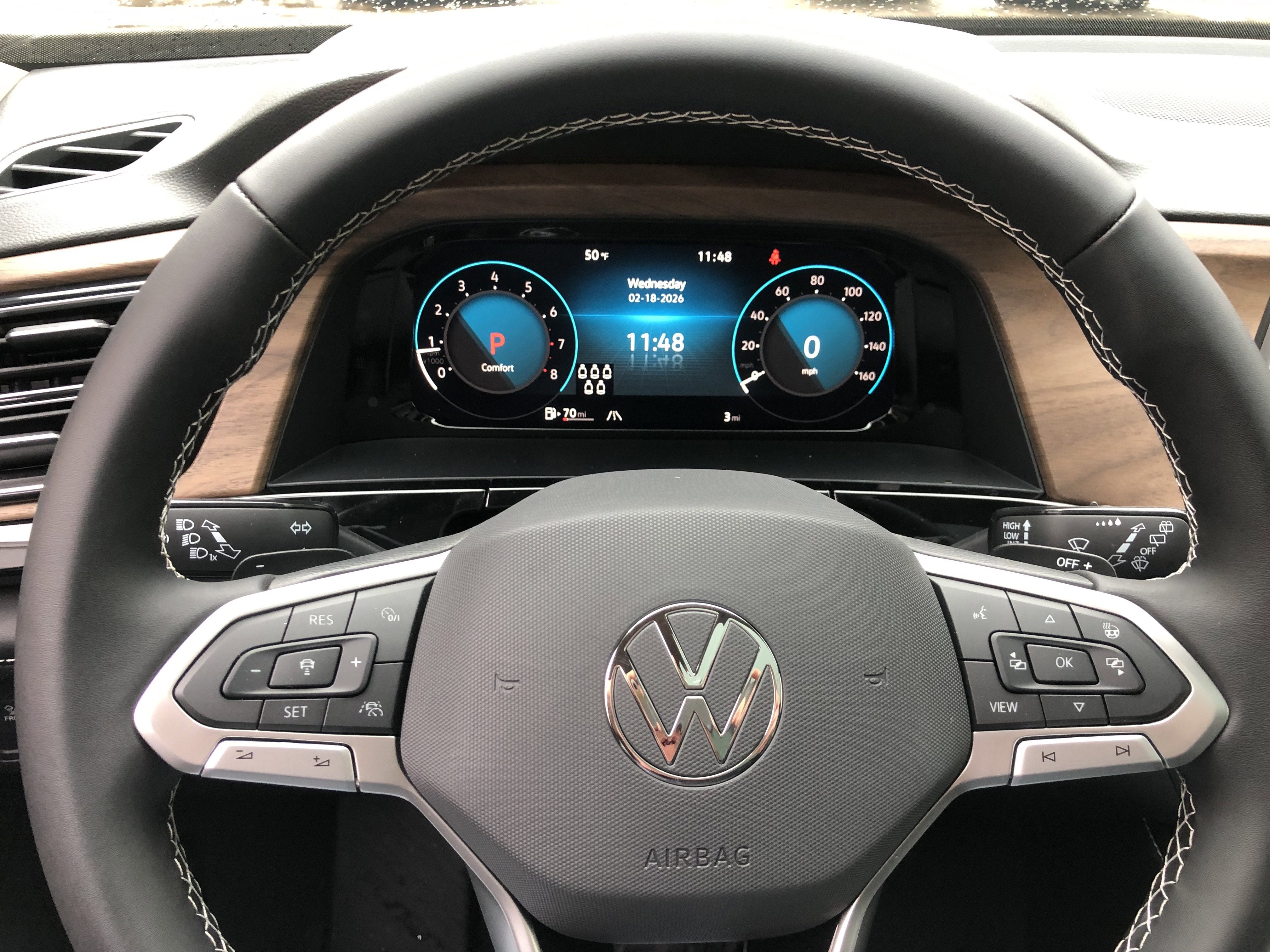 2026 Volkswagen Atlas 2.0T SE w/Technology w/panoramic sunroof and black wheel package