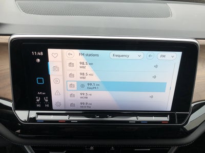 2026 Volkswagen Atlas 2.0T SE w/Technology w/panoramic sunroof and black wheel package