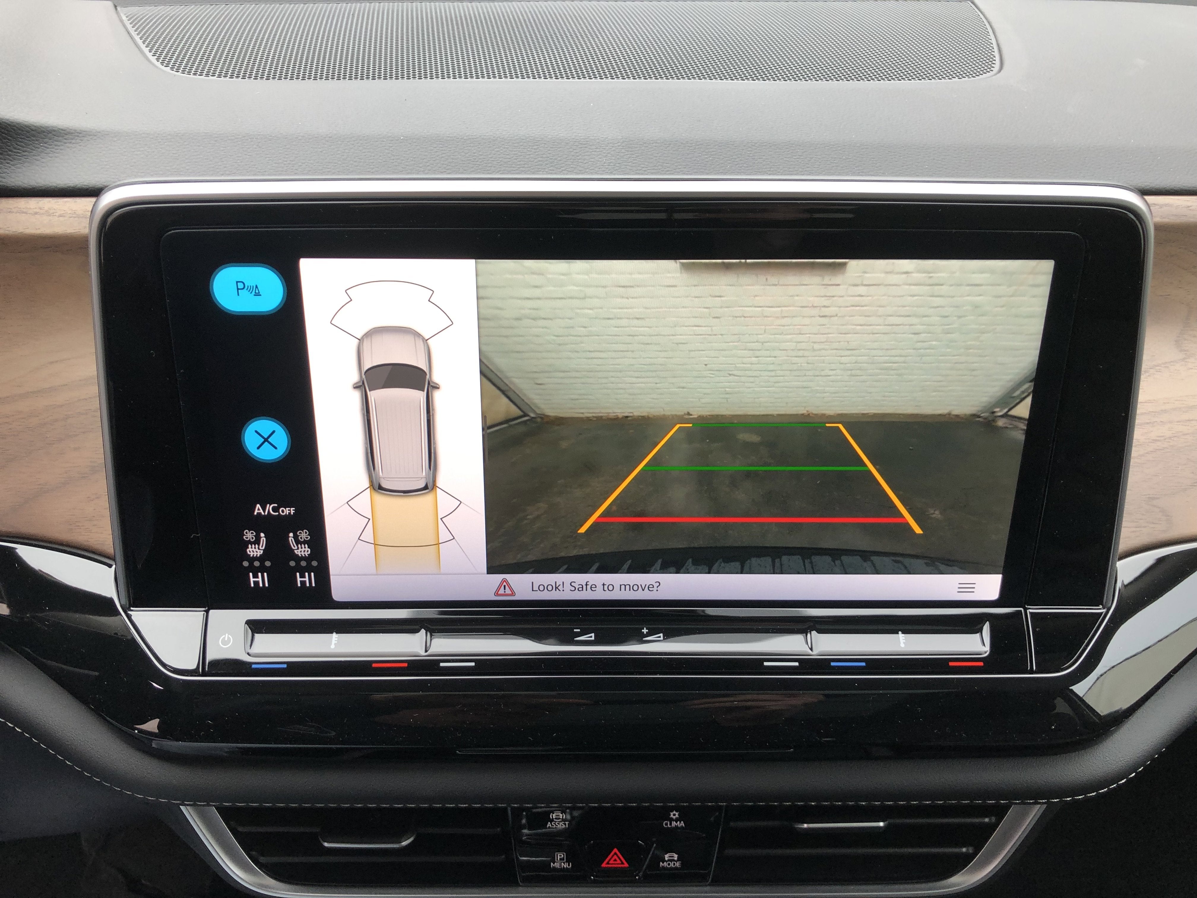 2026 Volkswagen Atlas 2.0T SE w/Technology w/panoramic sunroof and black wheel package